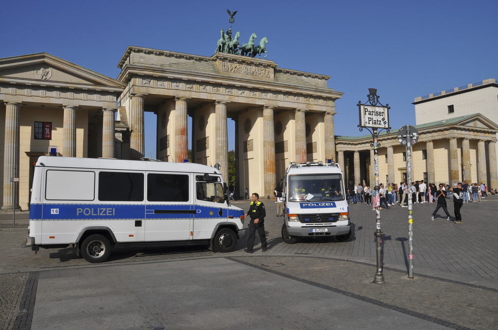 germany man attacks and injures passersby with knife in berlin arrested