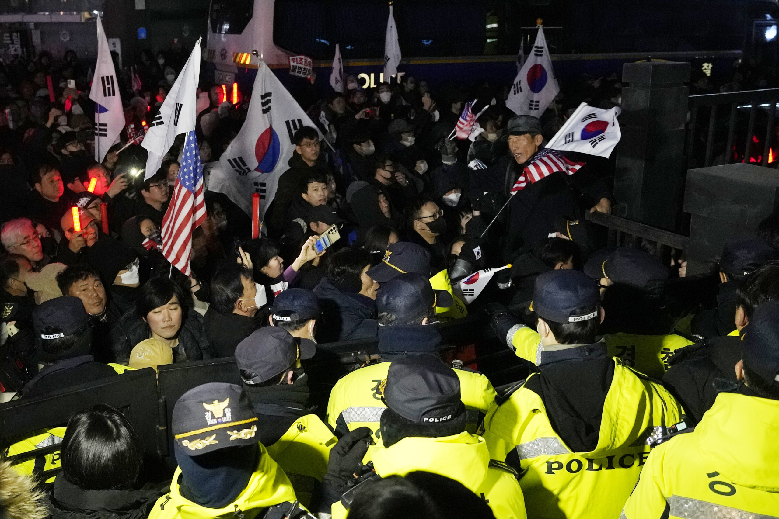 south korea yoon supporters burst into court after validation of arrest scaled