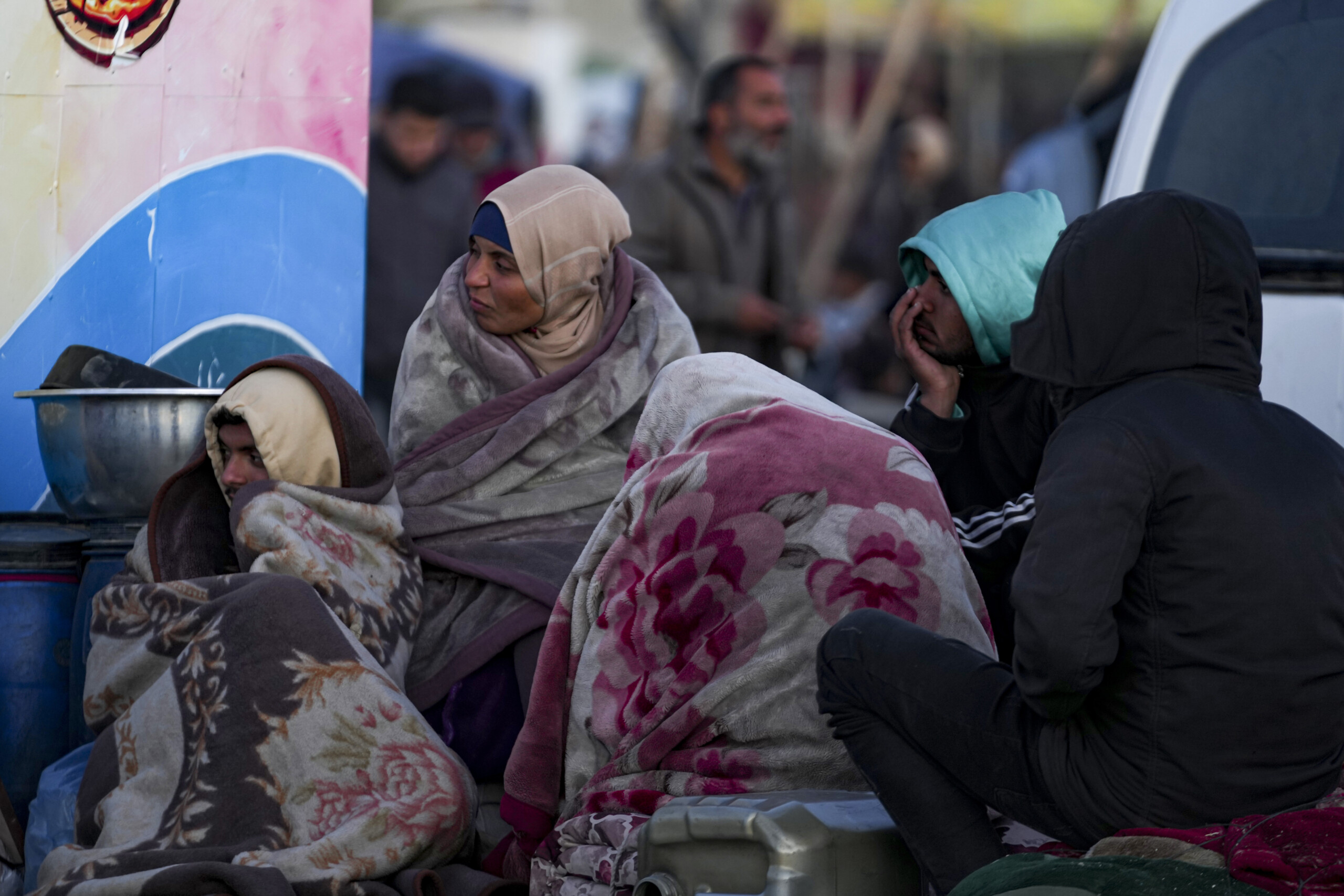 displaced palestinians begin to return to northern gaza scaled