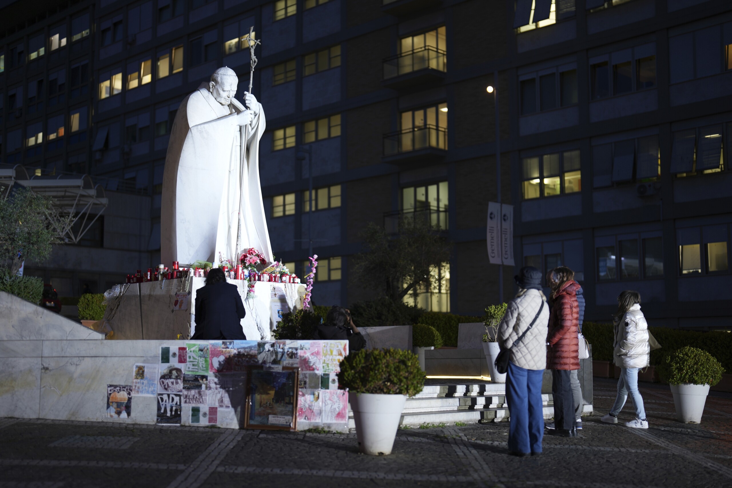 pope fear and waiting for hope a chronicle of a month of hospitalization at gemelli scaled