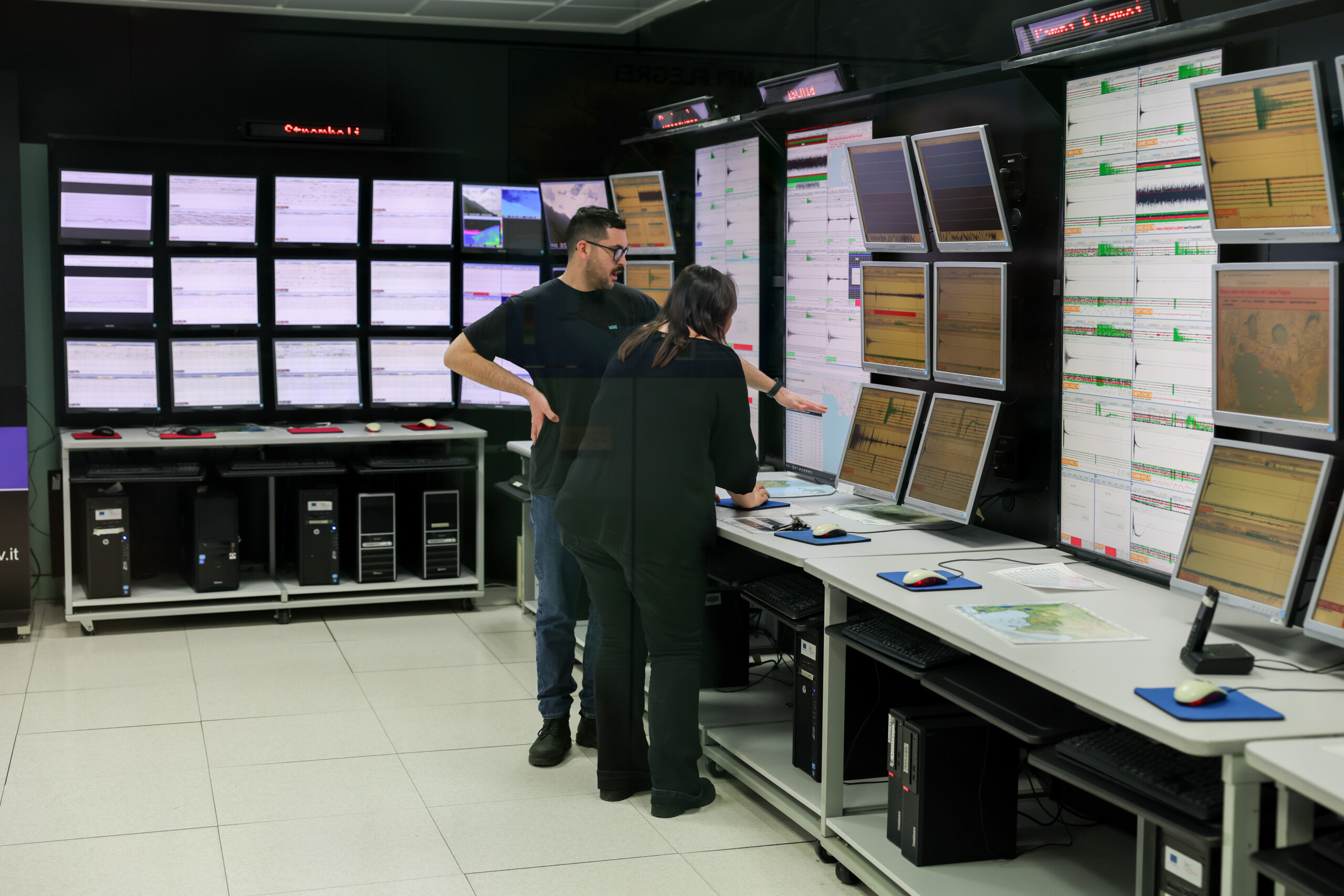 phlegraean fields seismic swarm concluded 44 earthquakes detected scaled