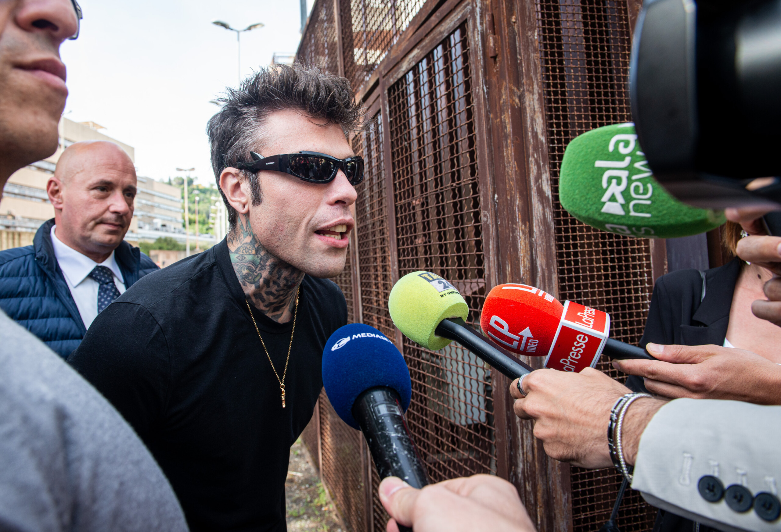 milan fedez has corona warned by police commissioner for persecutory acts scaled