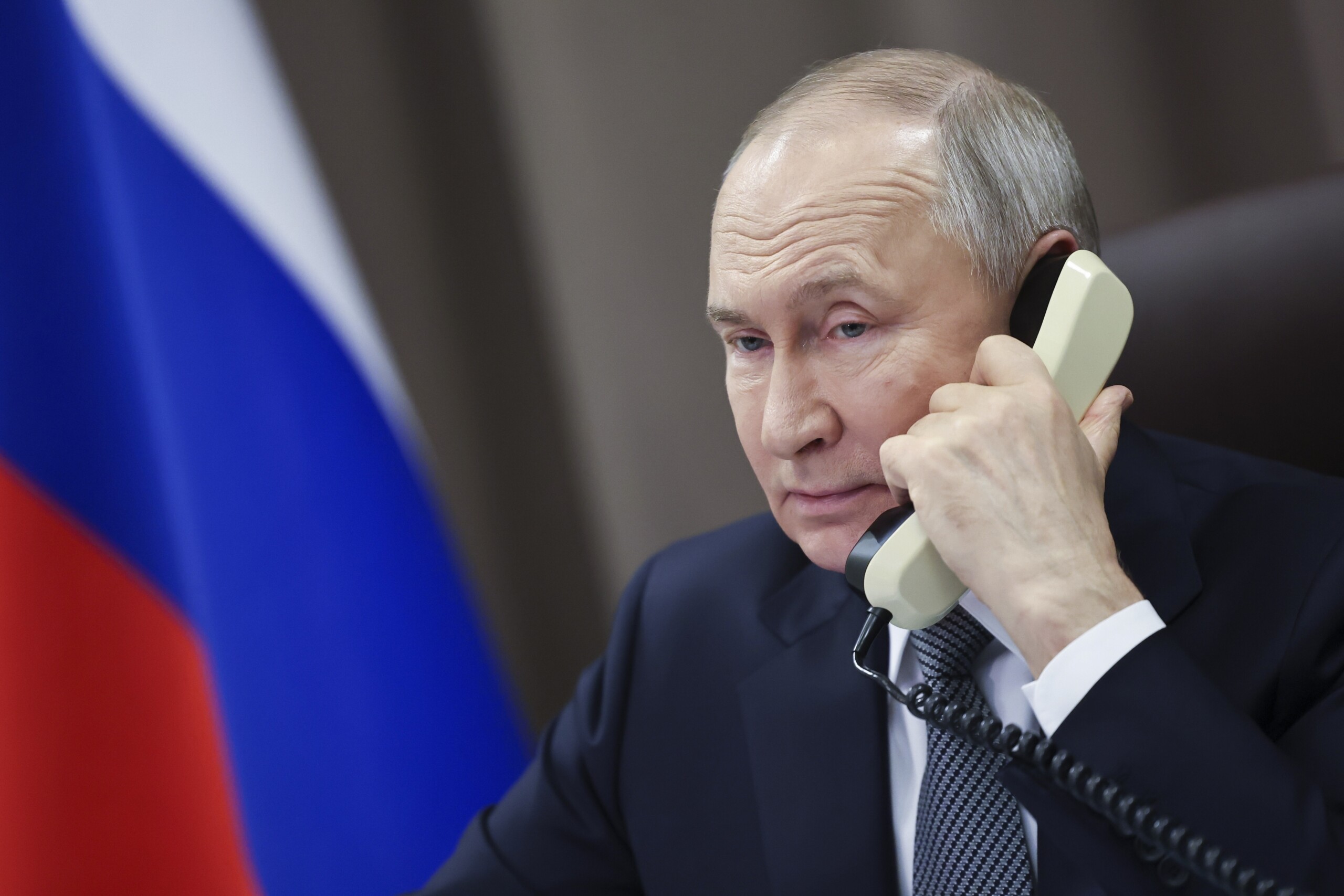 trump putin call ended after more than 1h30 scaled