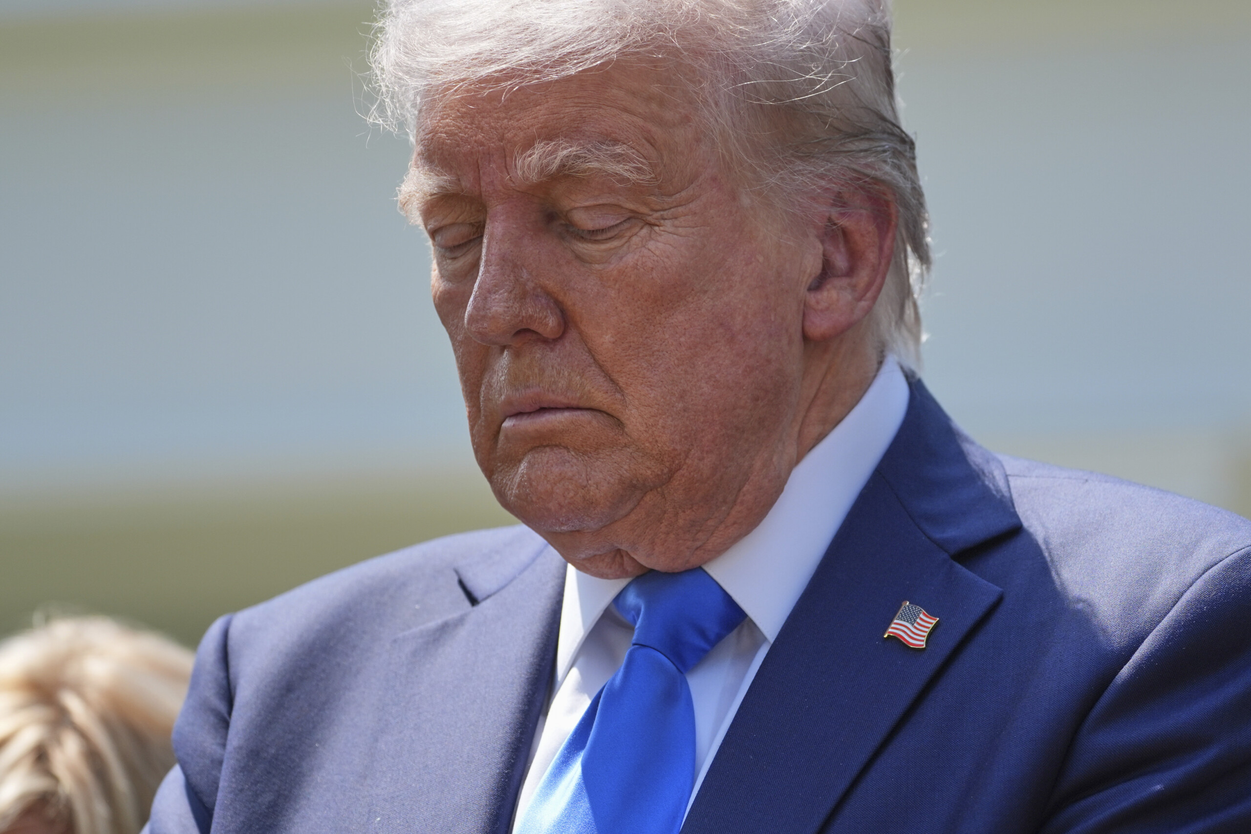 trump fewer than 24 hostages still alive in gaza scaled