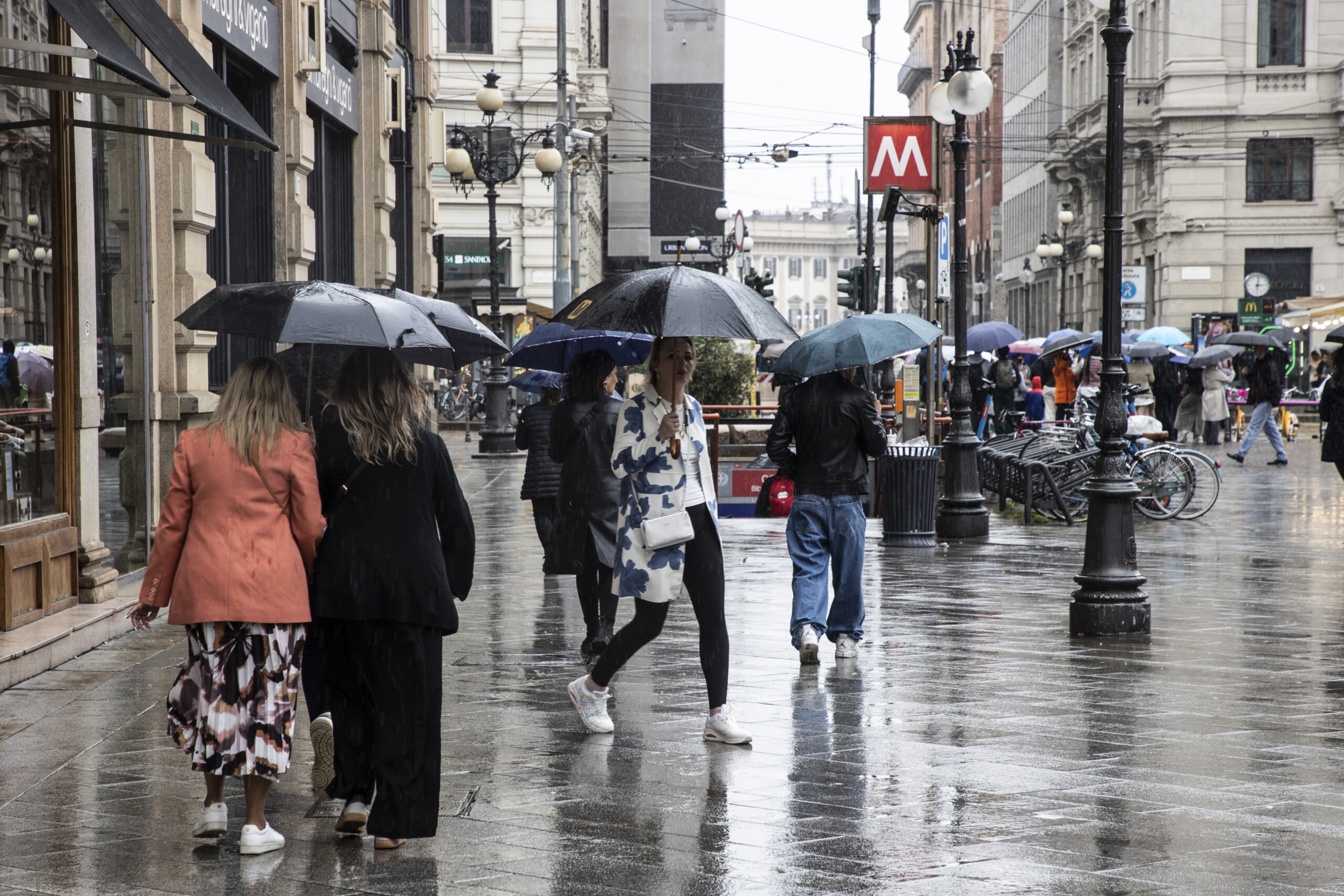 bad weather yellow alert for thunderstorms in liguria scaled
