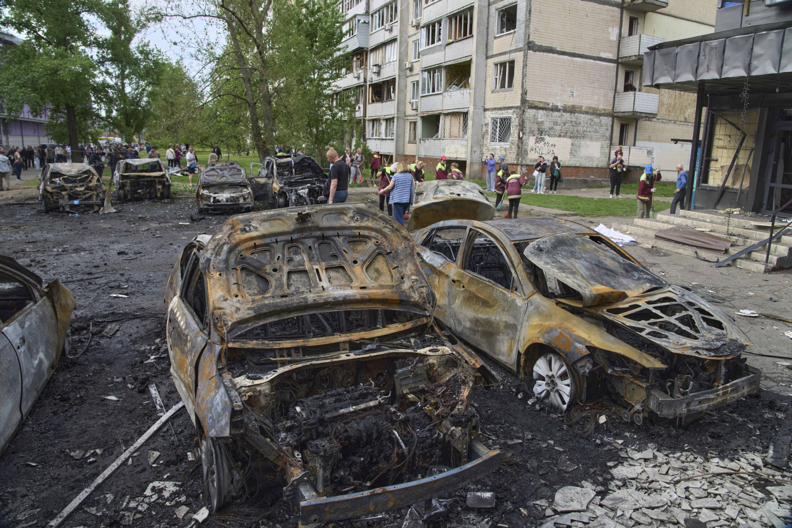 ukraine 3 dead and 11 injured in russian drone attacks scaled