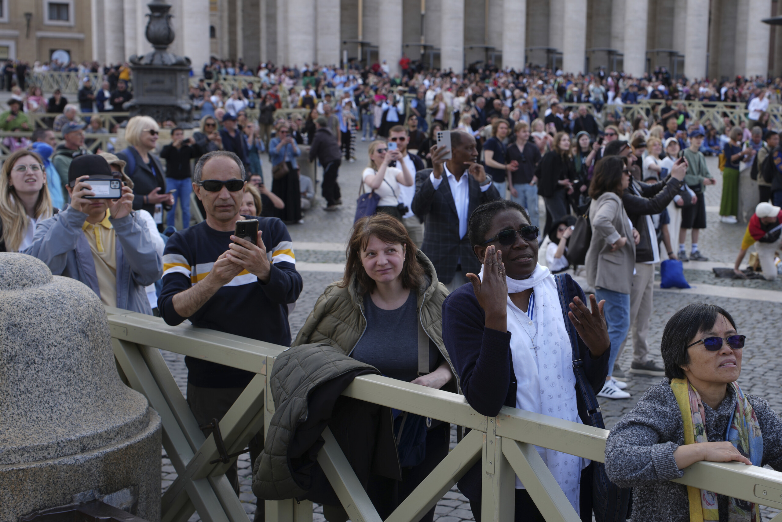 conclave 11000 people in st peters square awaiting smoke signal scaled