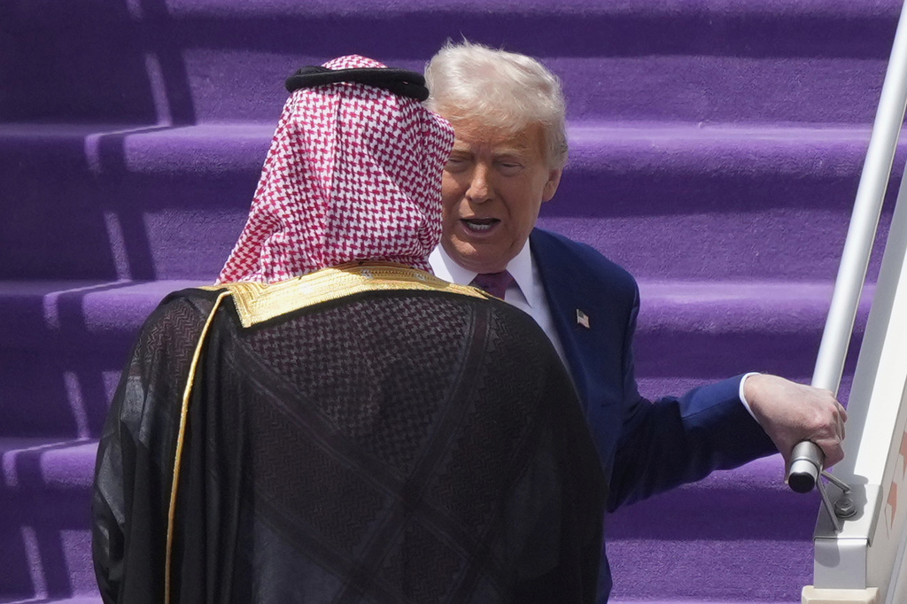 donald trump arrives in saudi arabia