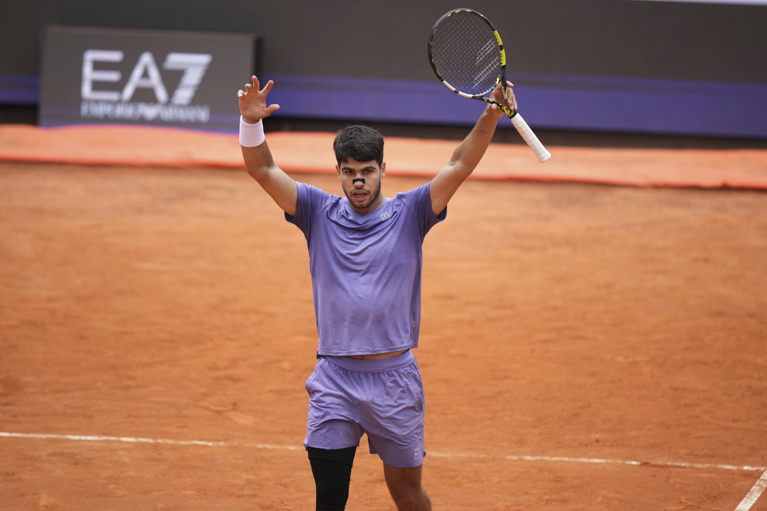internazionali rome alcaraz into quarterfinals defeats khachanov in three sets scaled