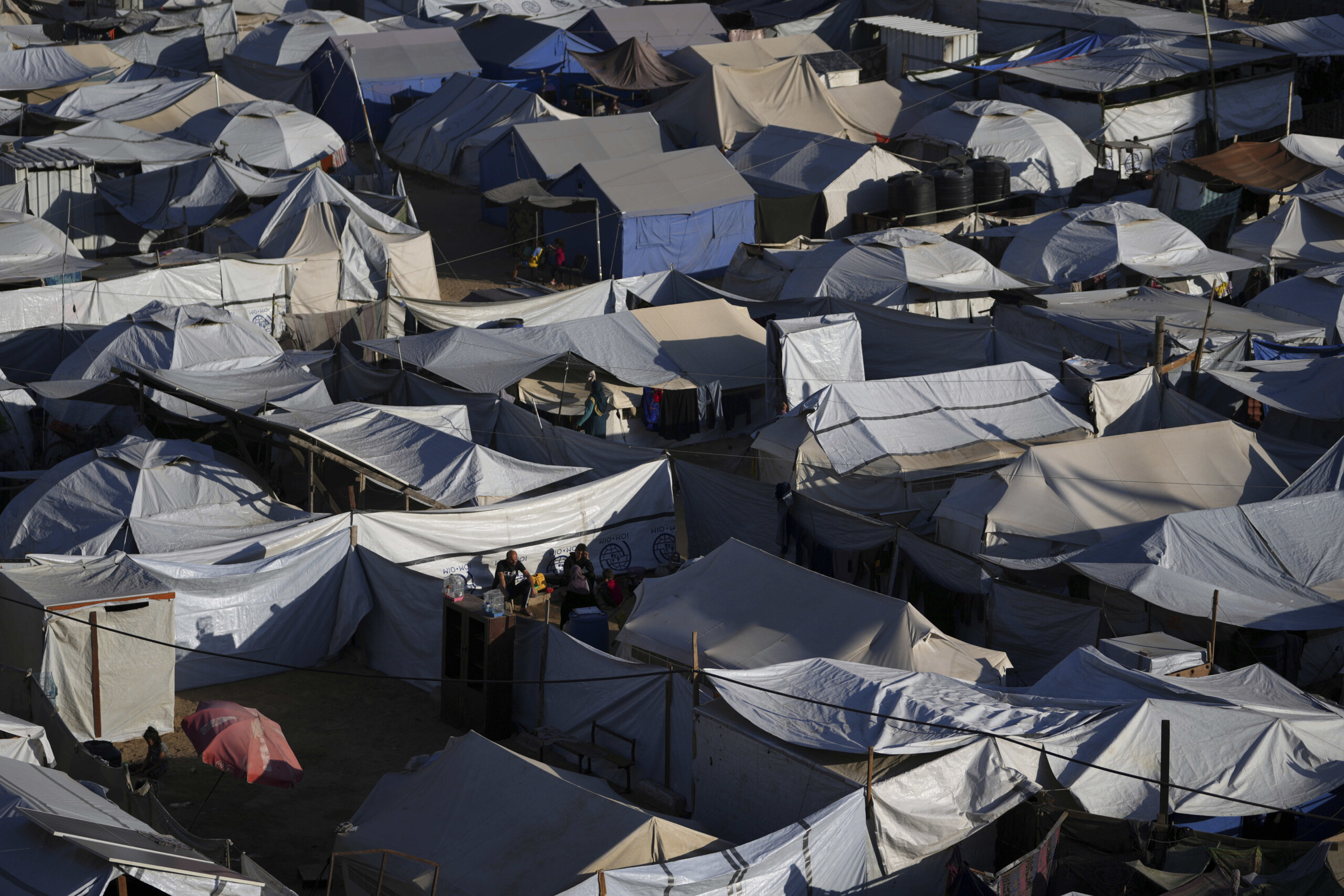 migrants report 83 million internally displaced people worldwide a record scaled