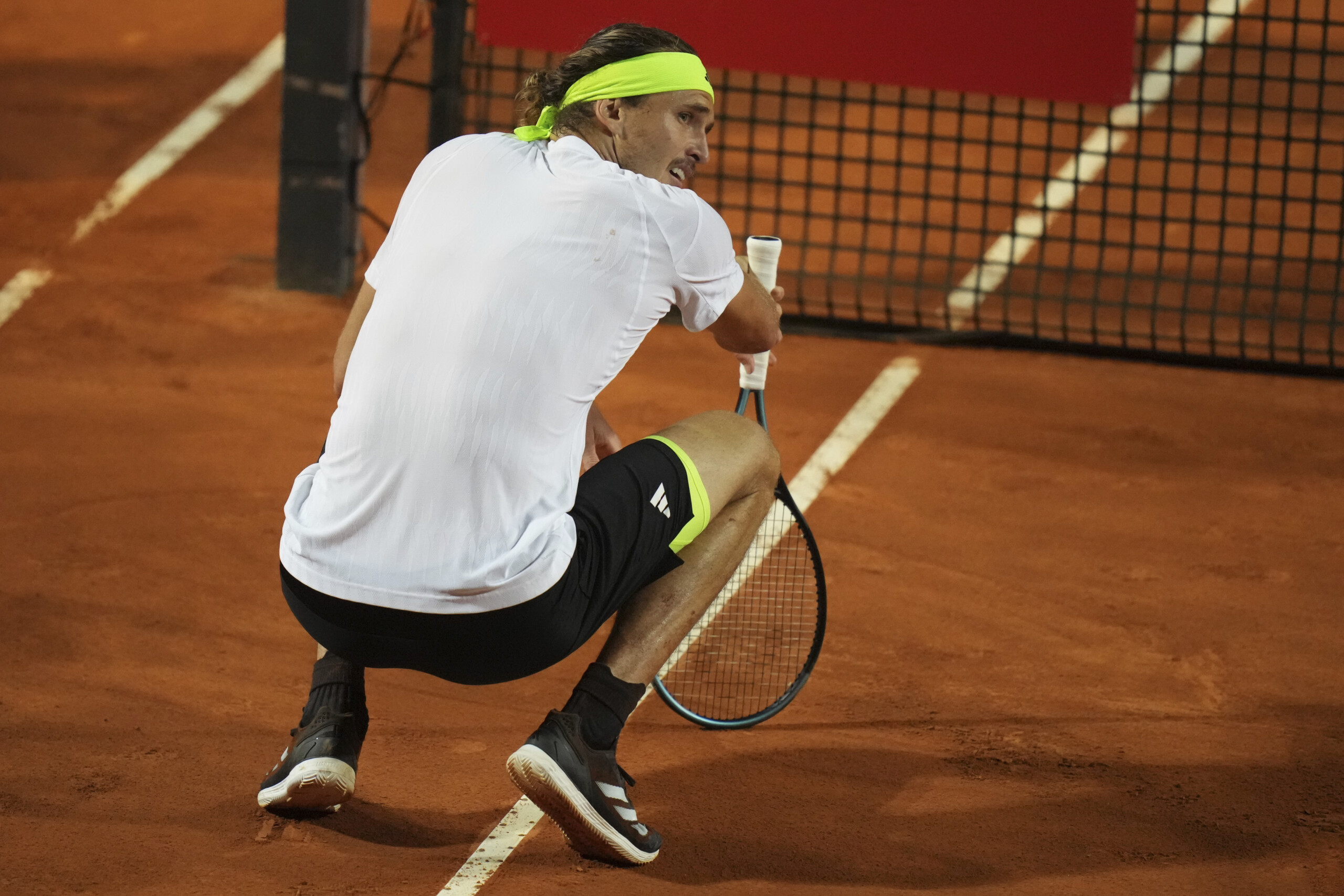 internazionali roma zverev takes issue with the balls at the foro theyre too big scaled