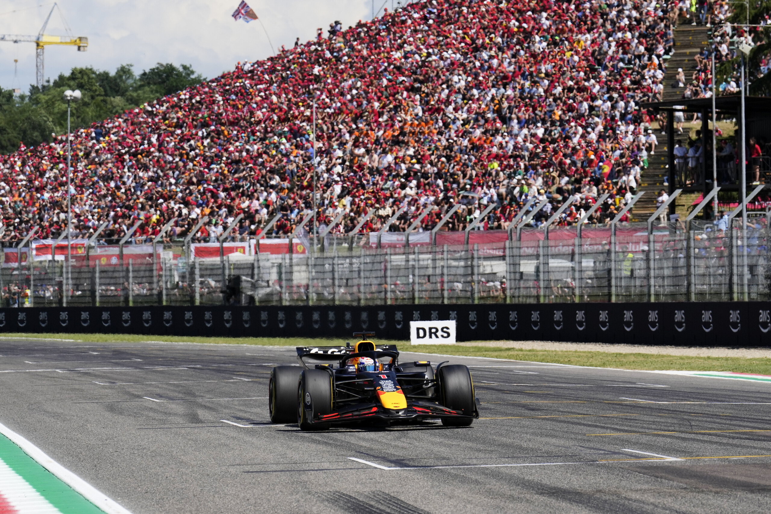f1 emilia romagna gp verstappen triumphs hamilton fourth scaled