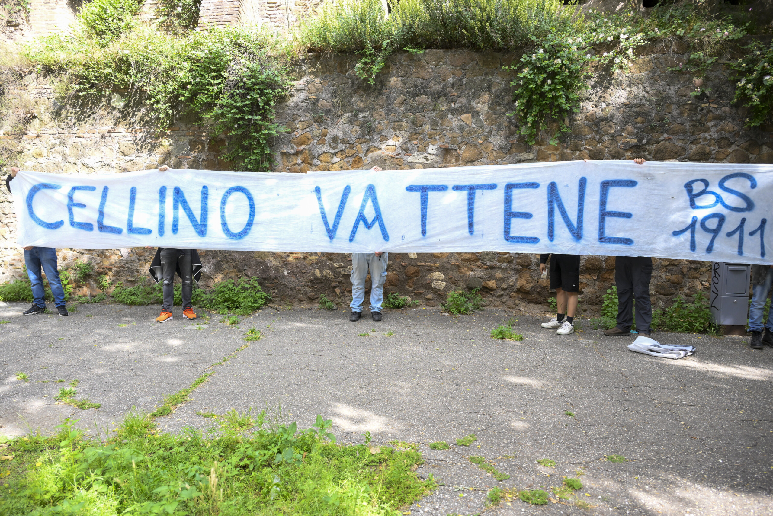 football brescia fans outside the figc court cellino go away scaled