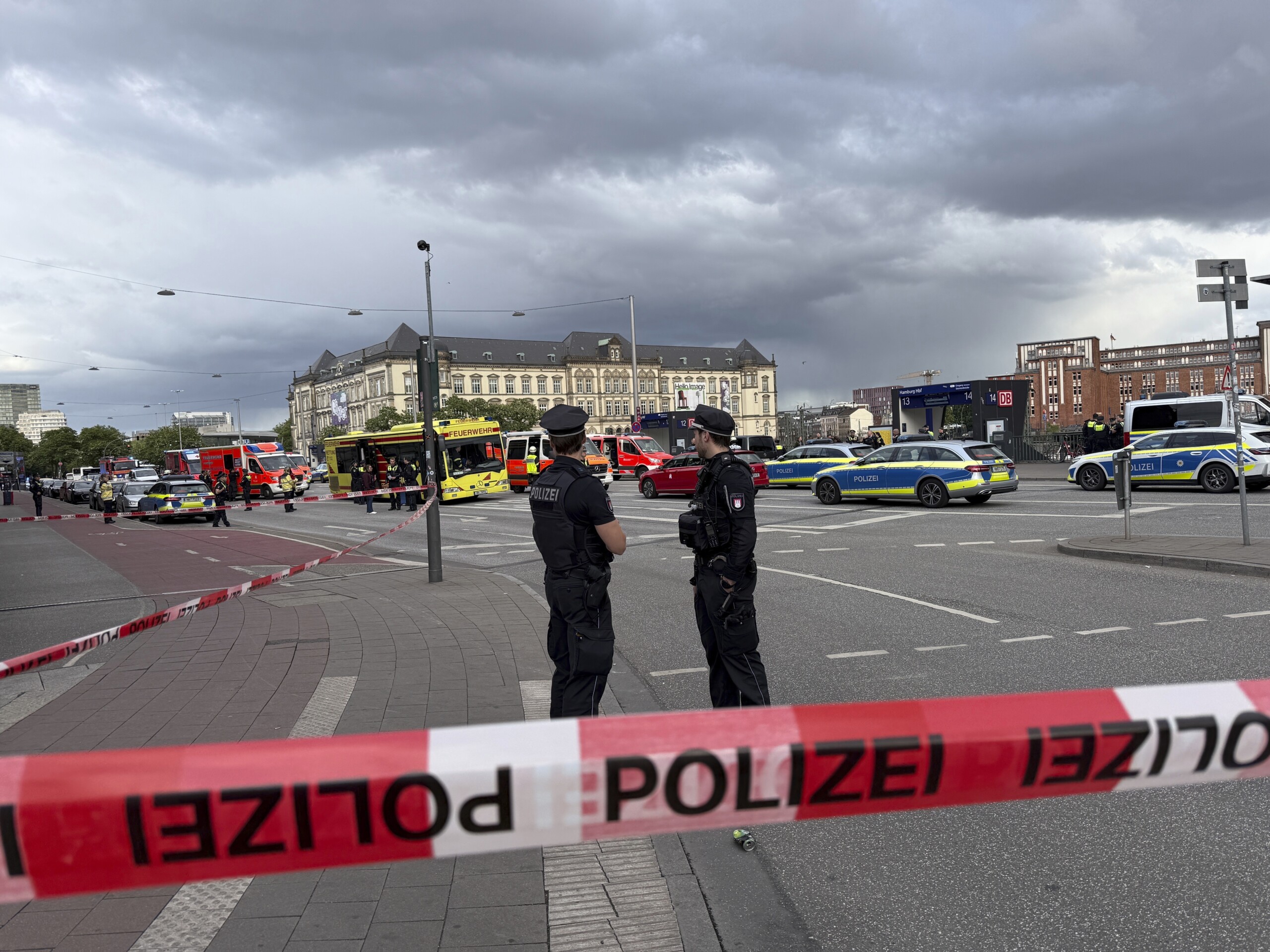 germany hamburg police investigations underway to identify attacker and injured parties scaled
