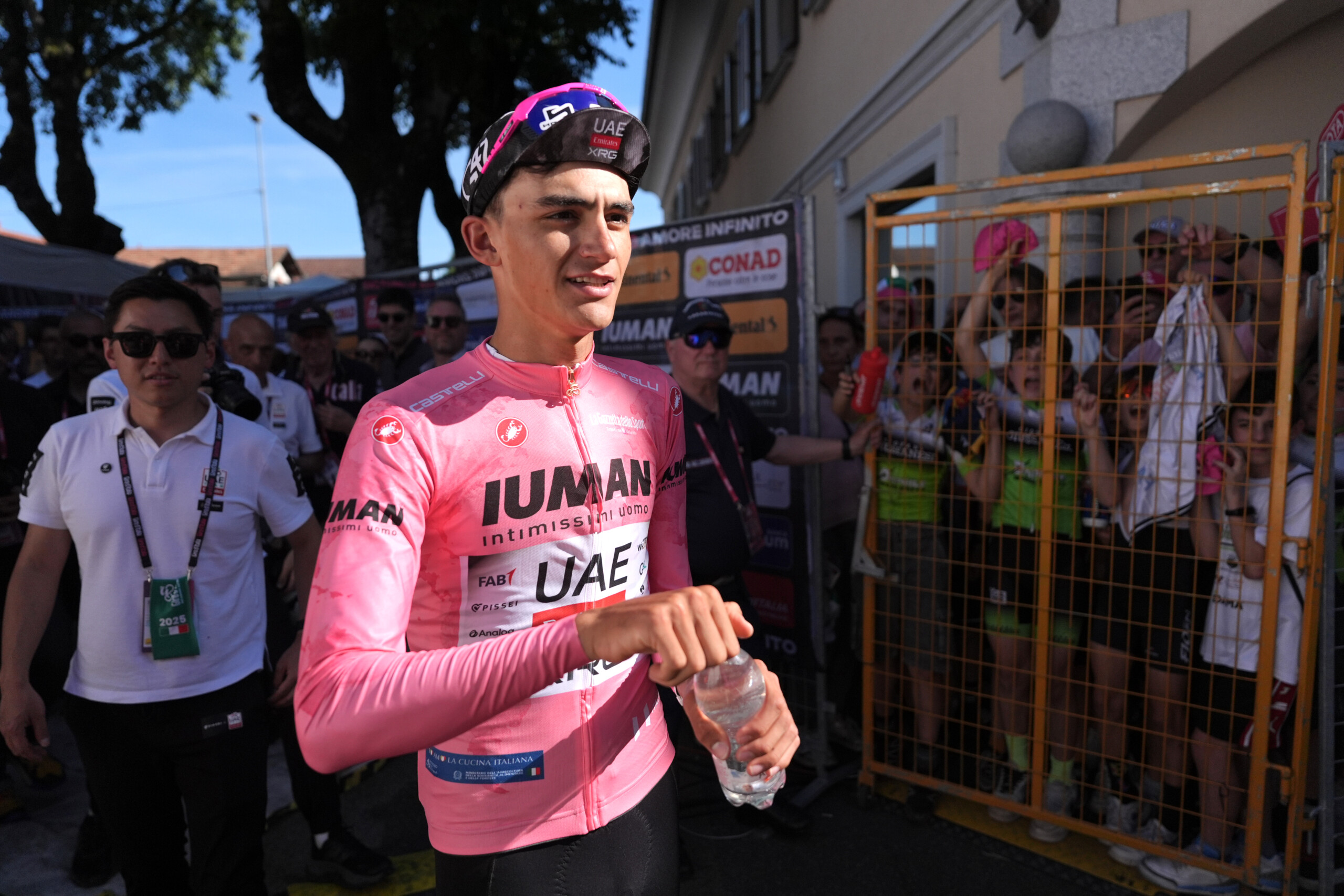 giro ditalia del toro retains pink jersey scaled