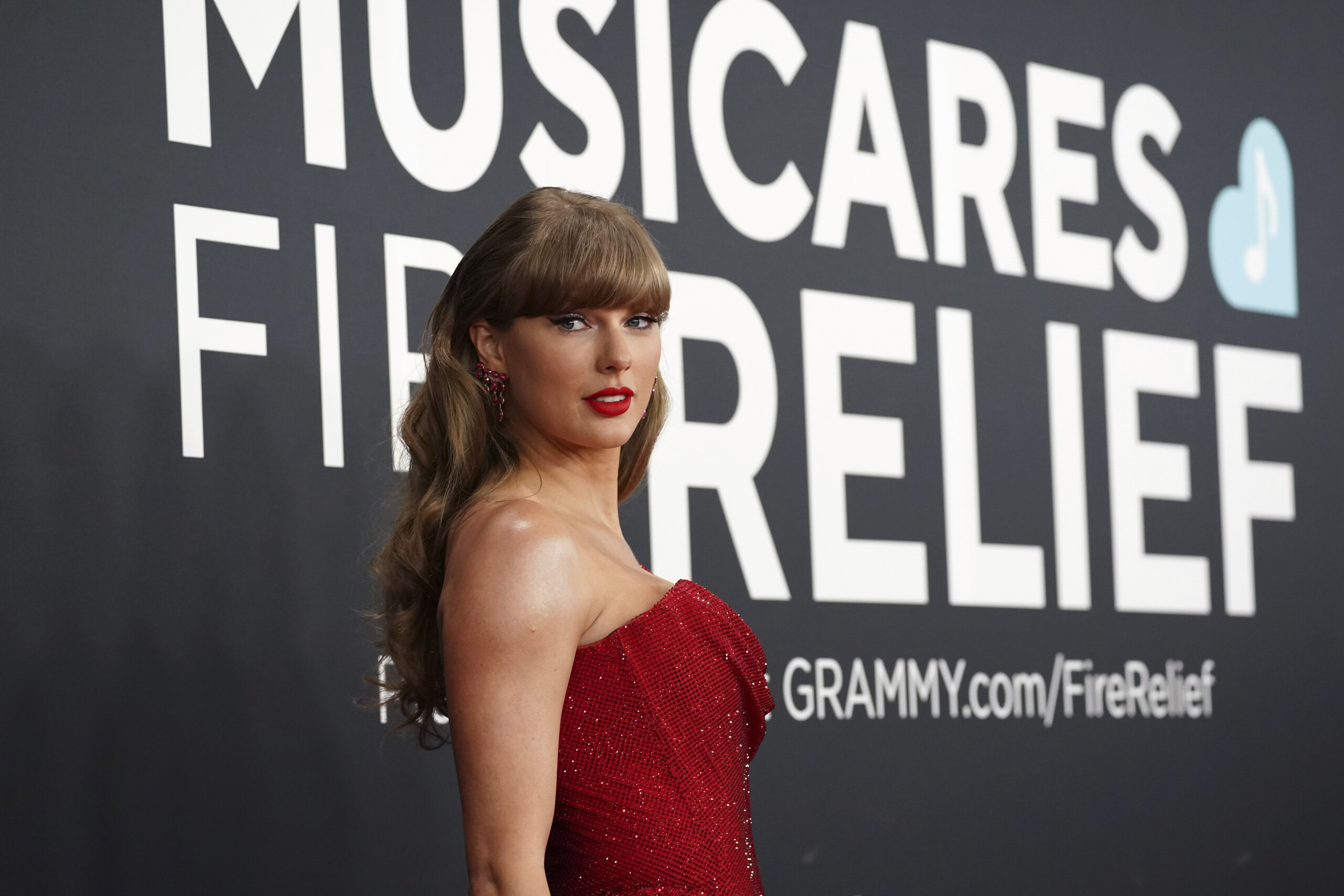 music taylor swift secures the rights to her entire catalog scaled