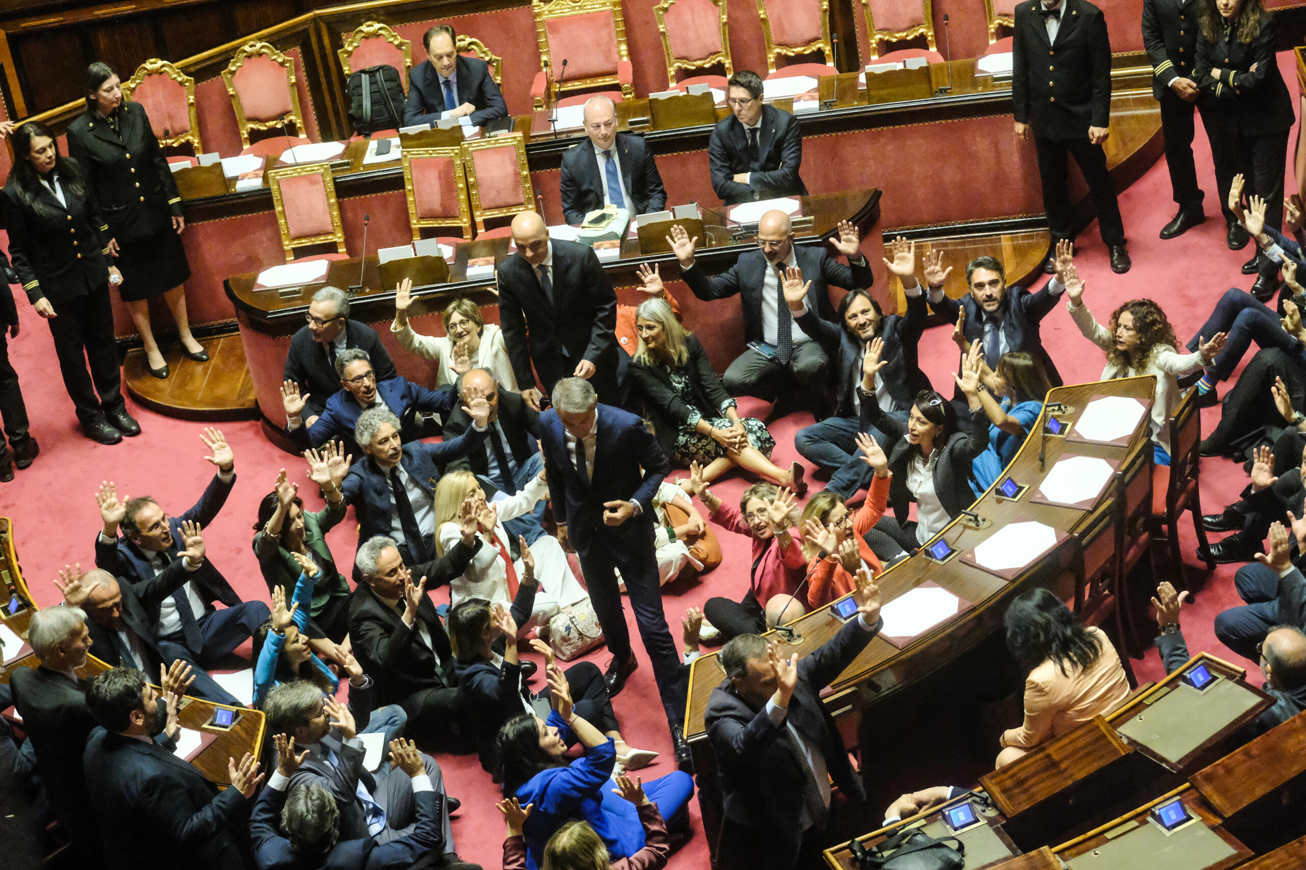 security decree pd m5s avs protest in senate chamber la russa suspends session scaled