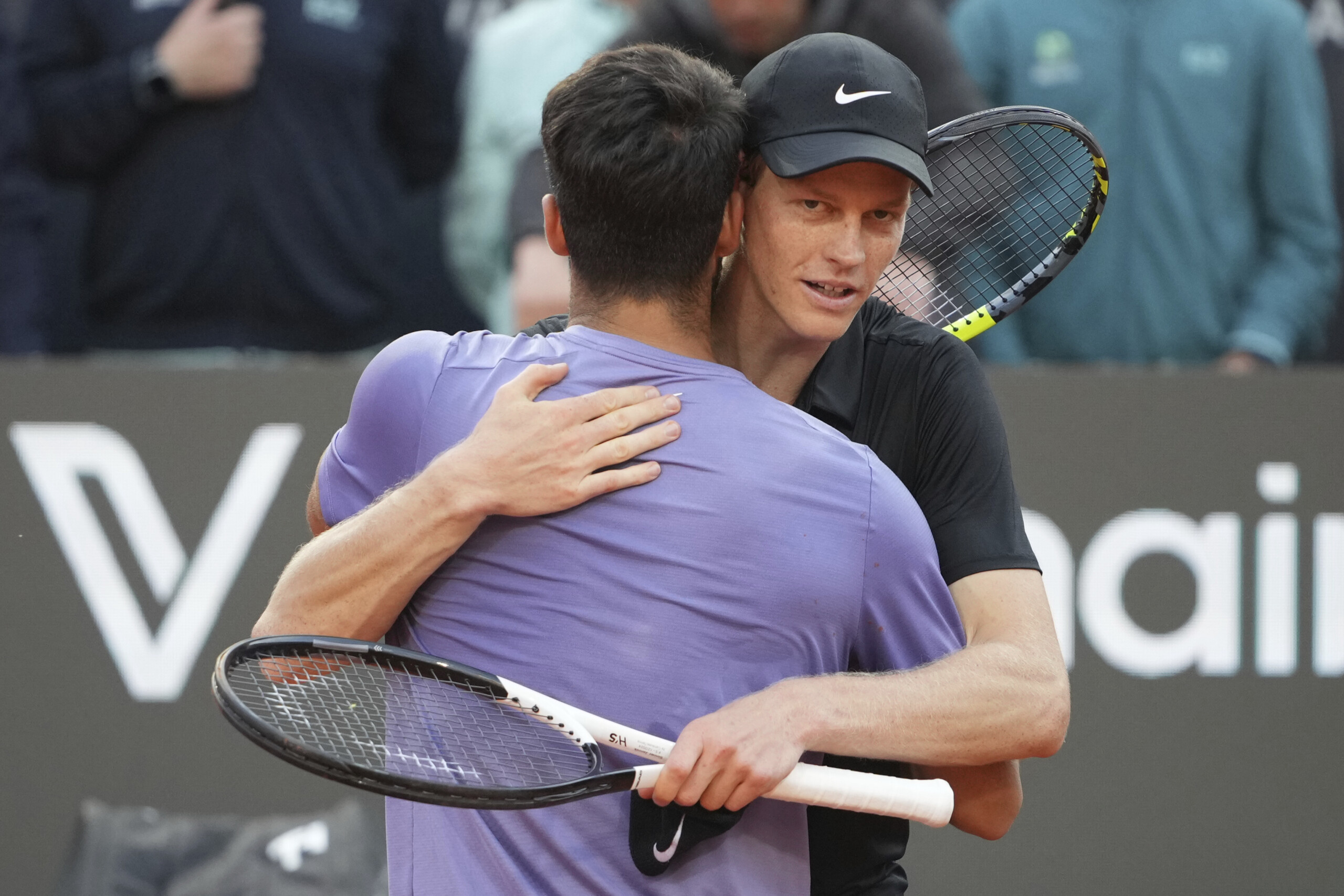 tennis roland garros bookmakers favour alcaraz over sinner scaled