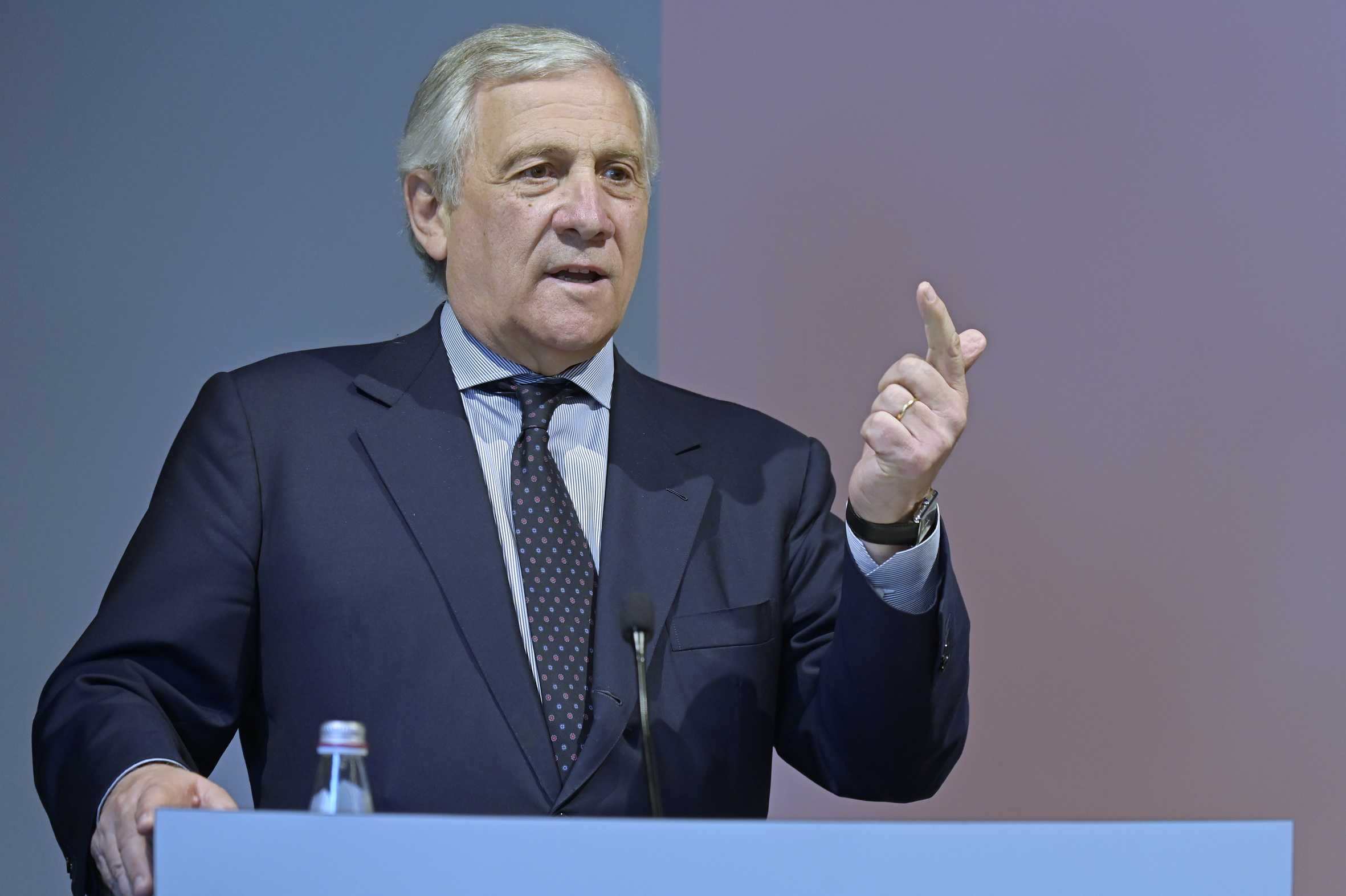 iran tajani flights from amman for italians who want to leave israel