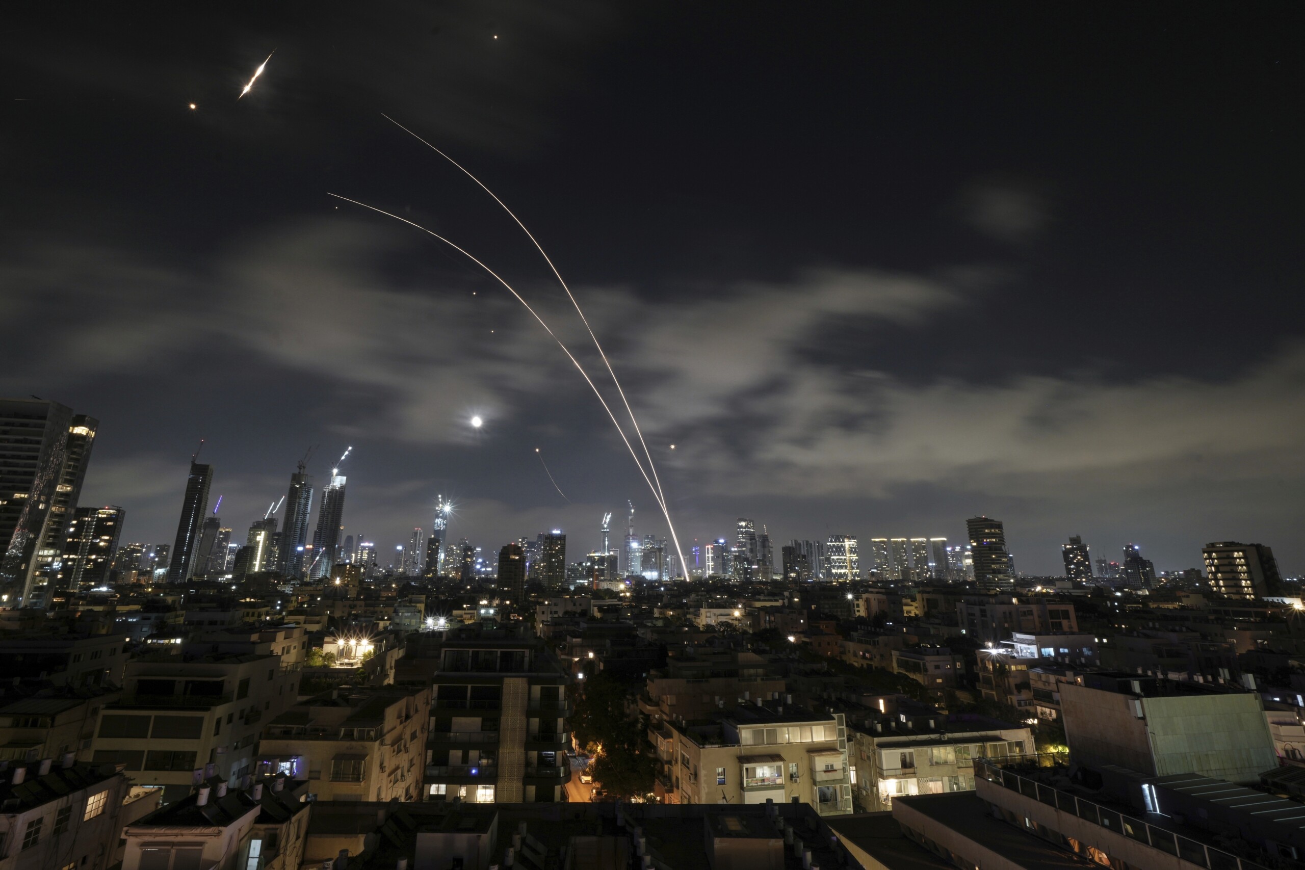 over 90 people injured in israel after night raids by tehran scaled