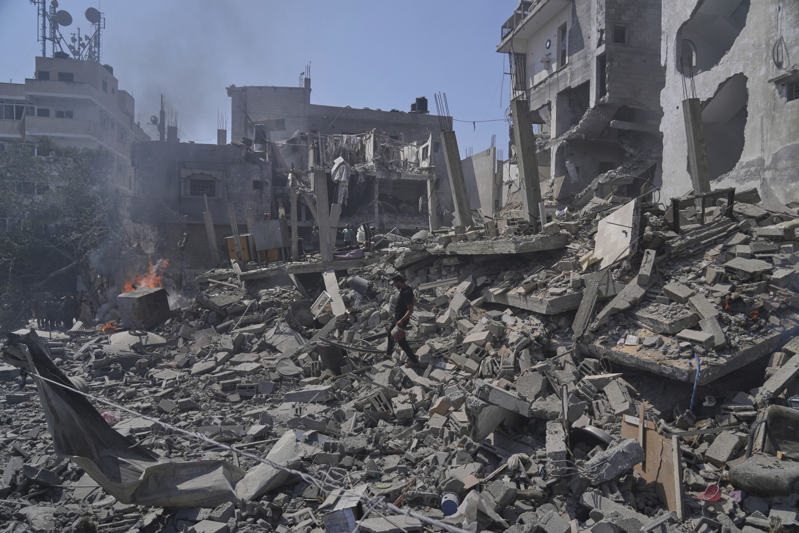 middle east media reports 34 palestinians killed in gaza after idf raid scaled