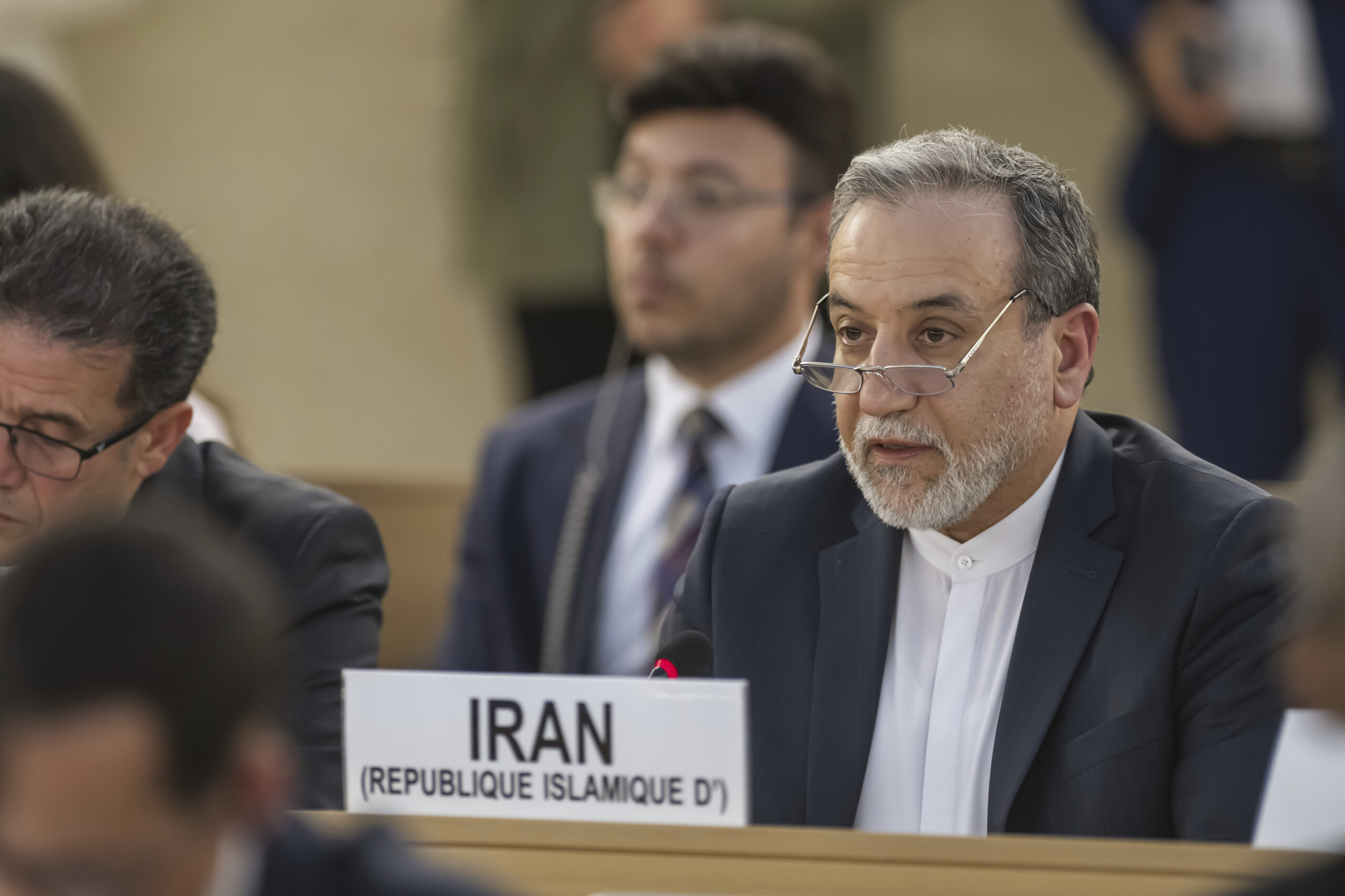 iran foreign minister if the us attacks we will do the same scaled