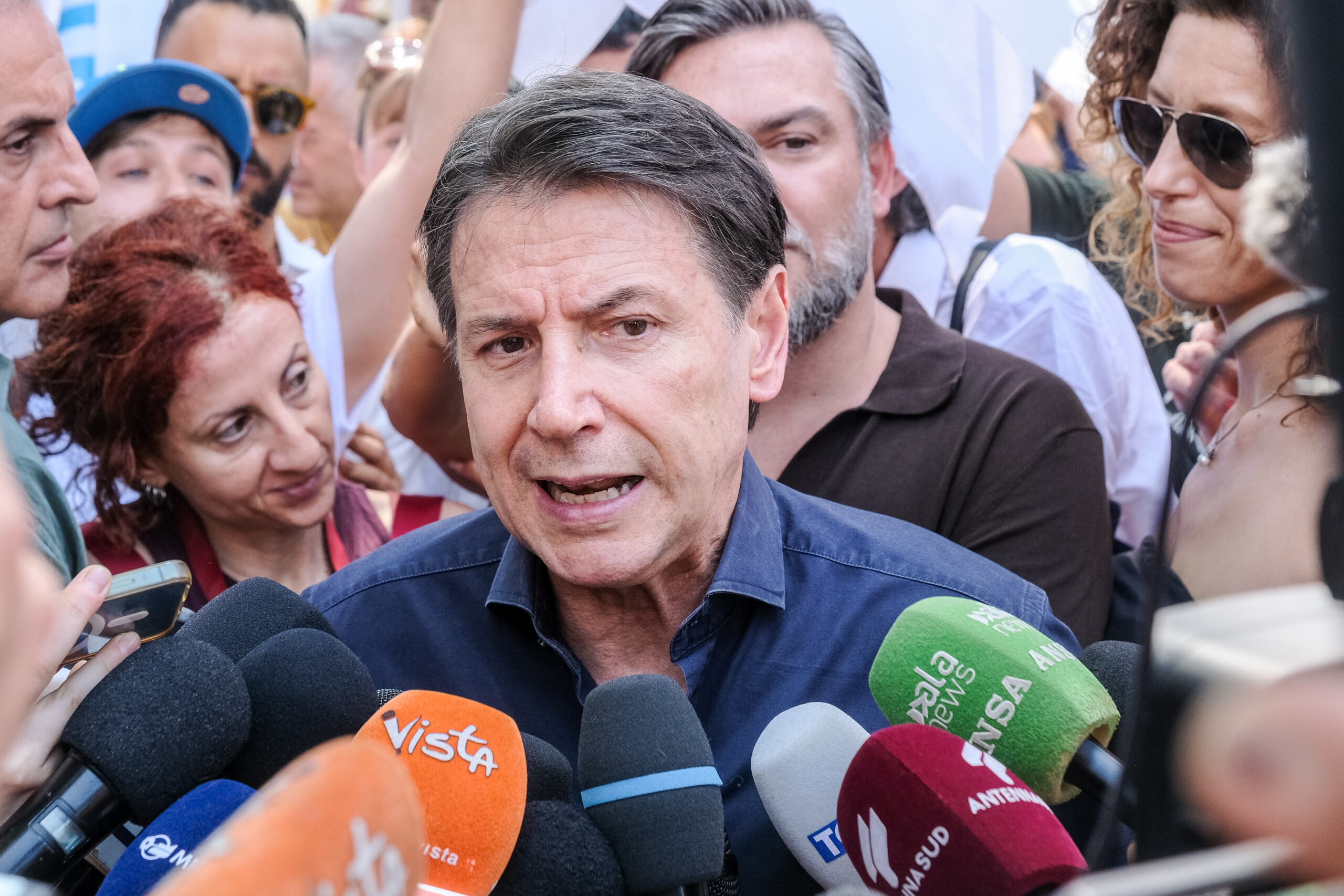 conte meloni doit immediatement clarifier que litalie ne participera pas a lescalade conte meloni must immediately clarify that italy will not participate in escalat scaled
