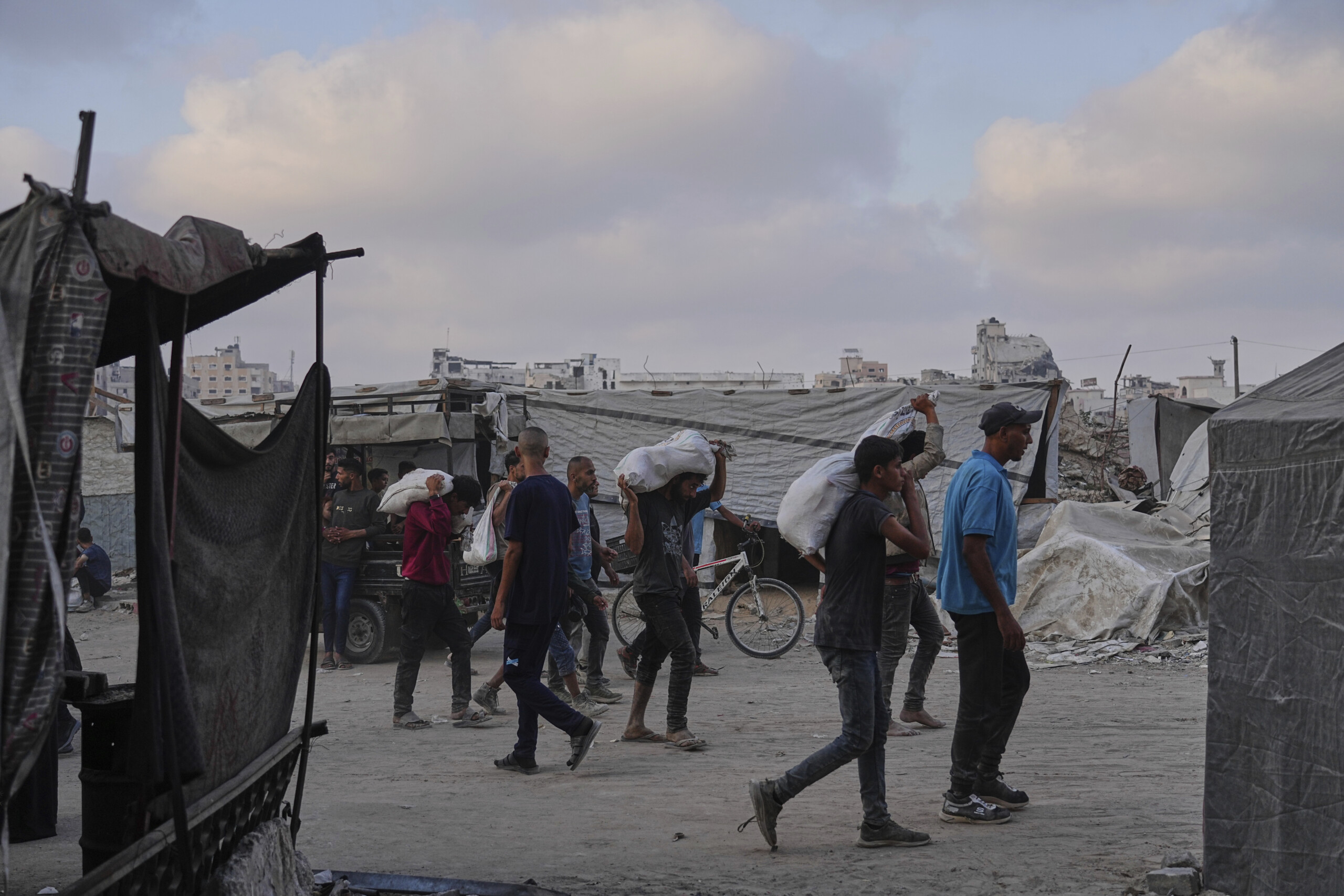 gaza israel suspends delivery of aid to the strip scaled