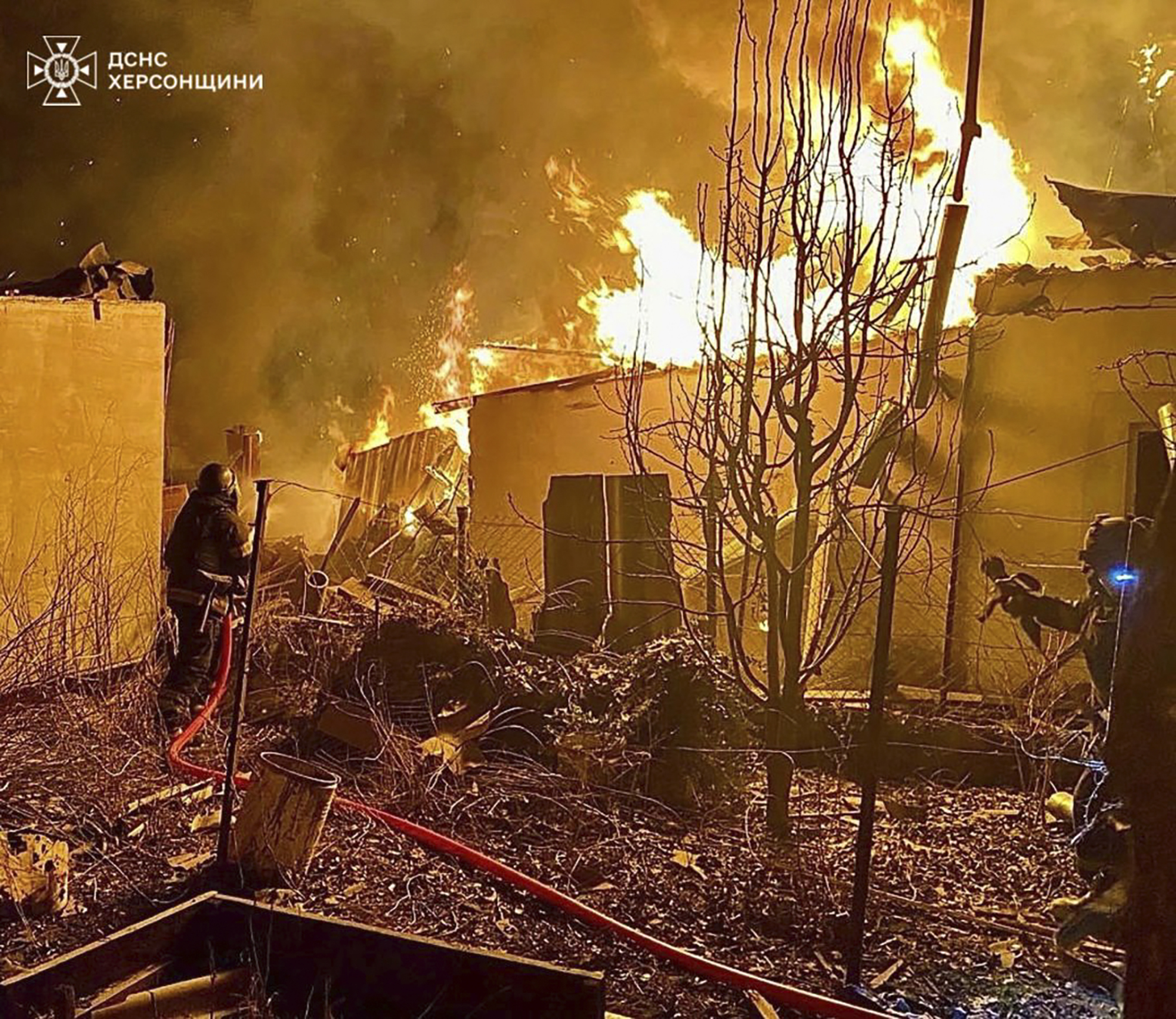 ukraine 2 dead in russian attacks on kherson region