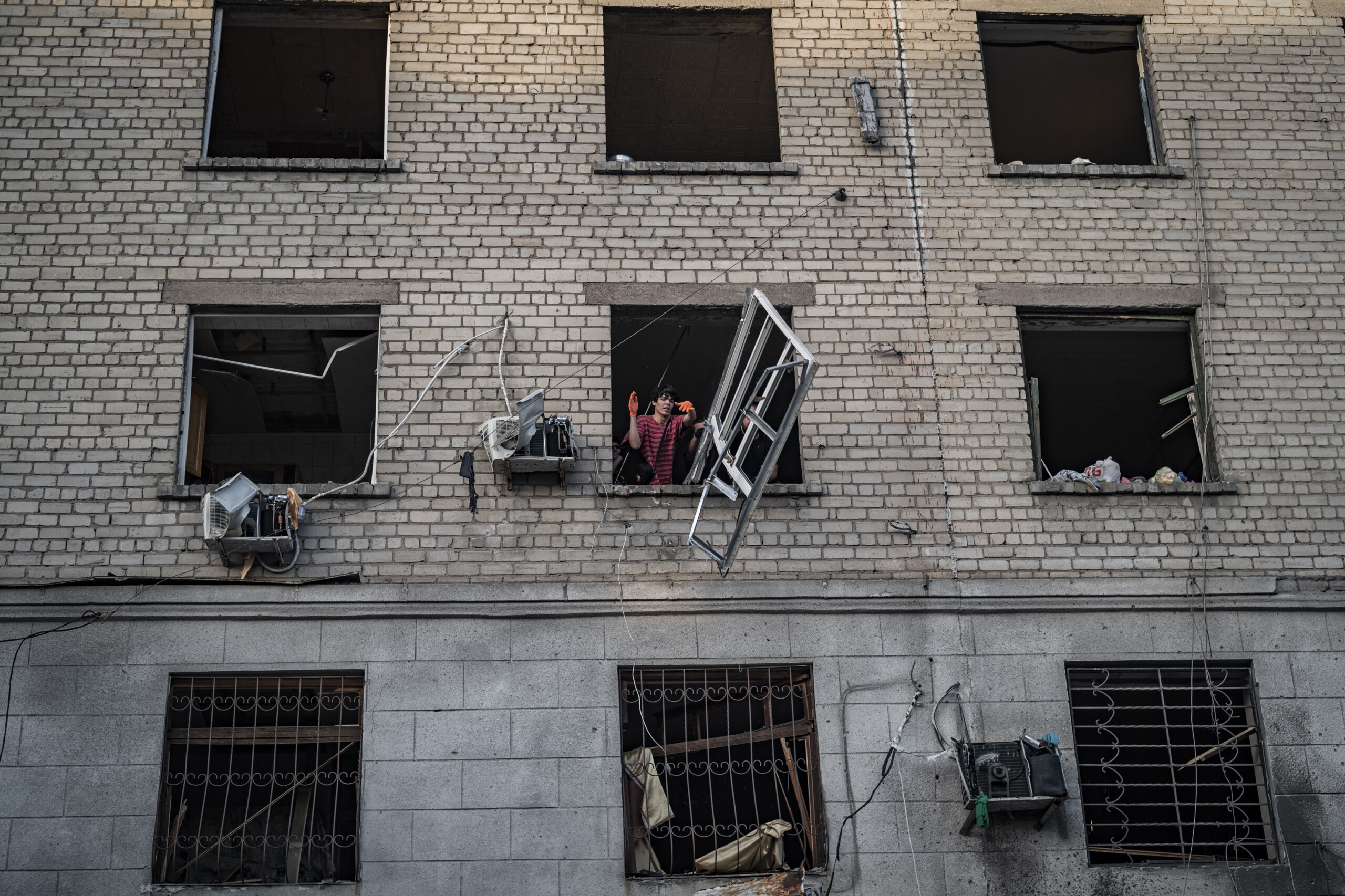 ukraine death toll rises to 5 in russian raid on samar scaled