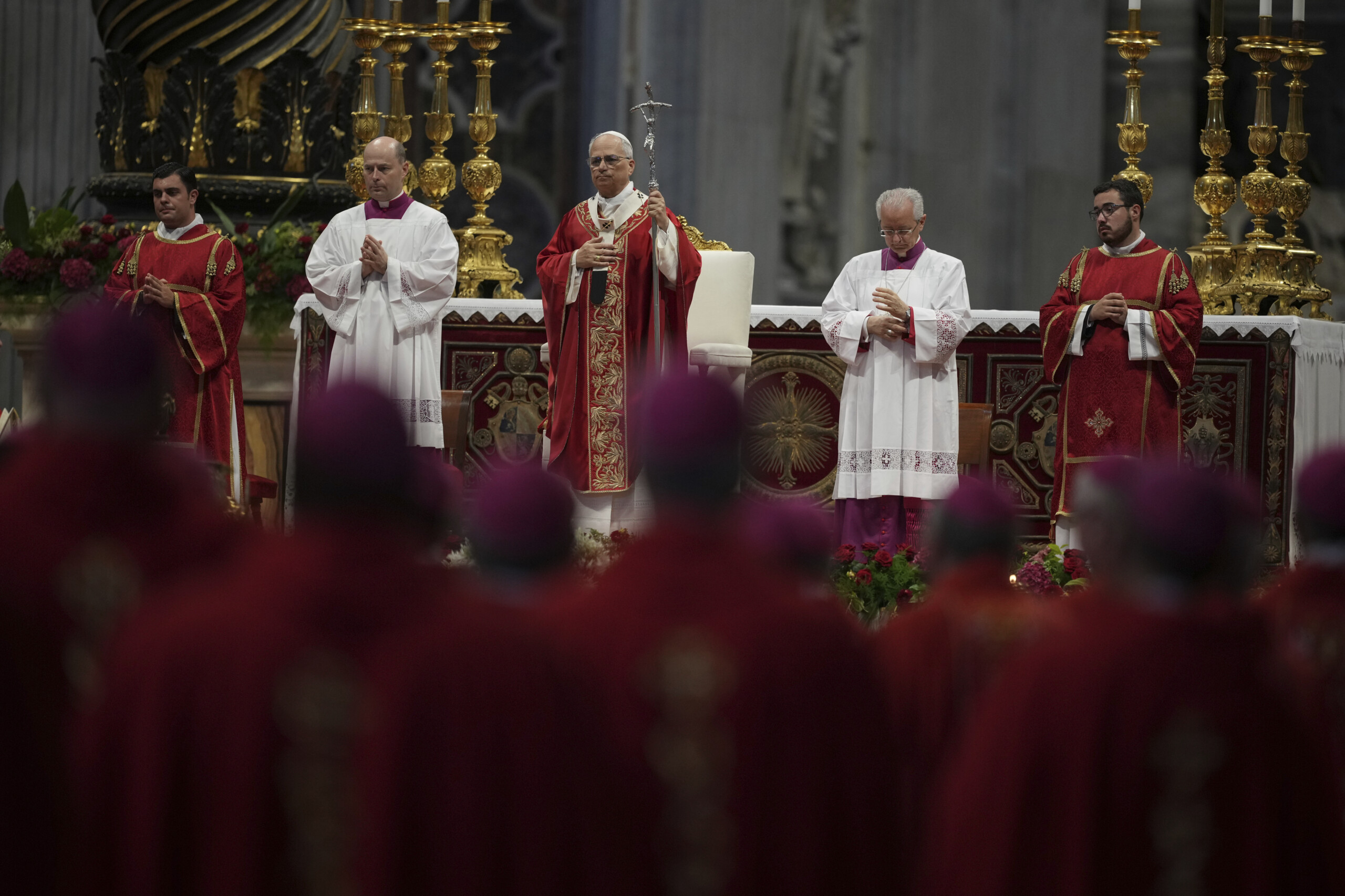 pope leo xiv the pallium given to metropolitan archbishops expresses communion with the bishop of rome scaled