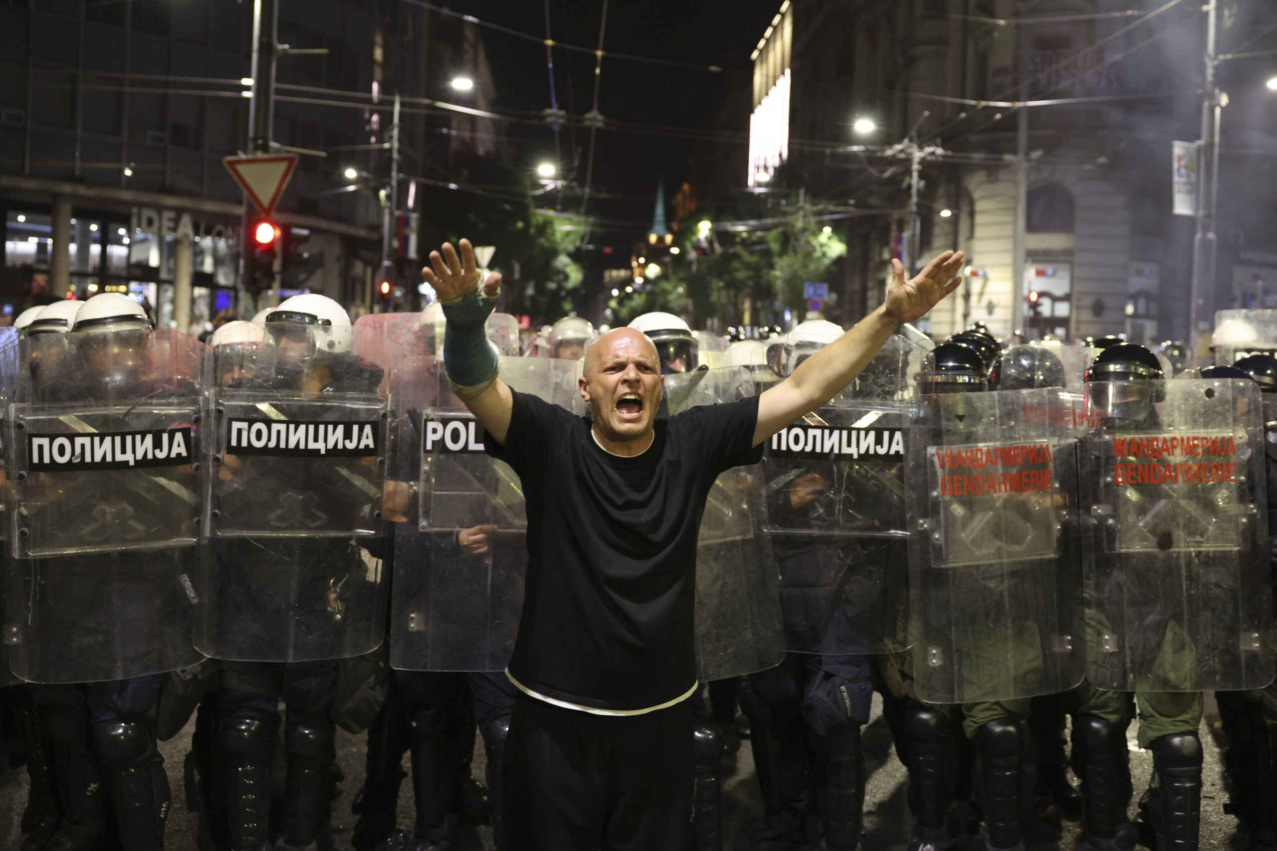 serbia protests in belgrade against arrests of anti government demonstrators scaled
