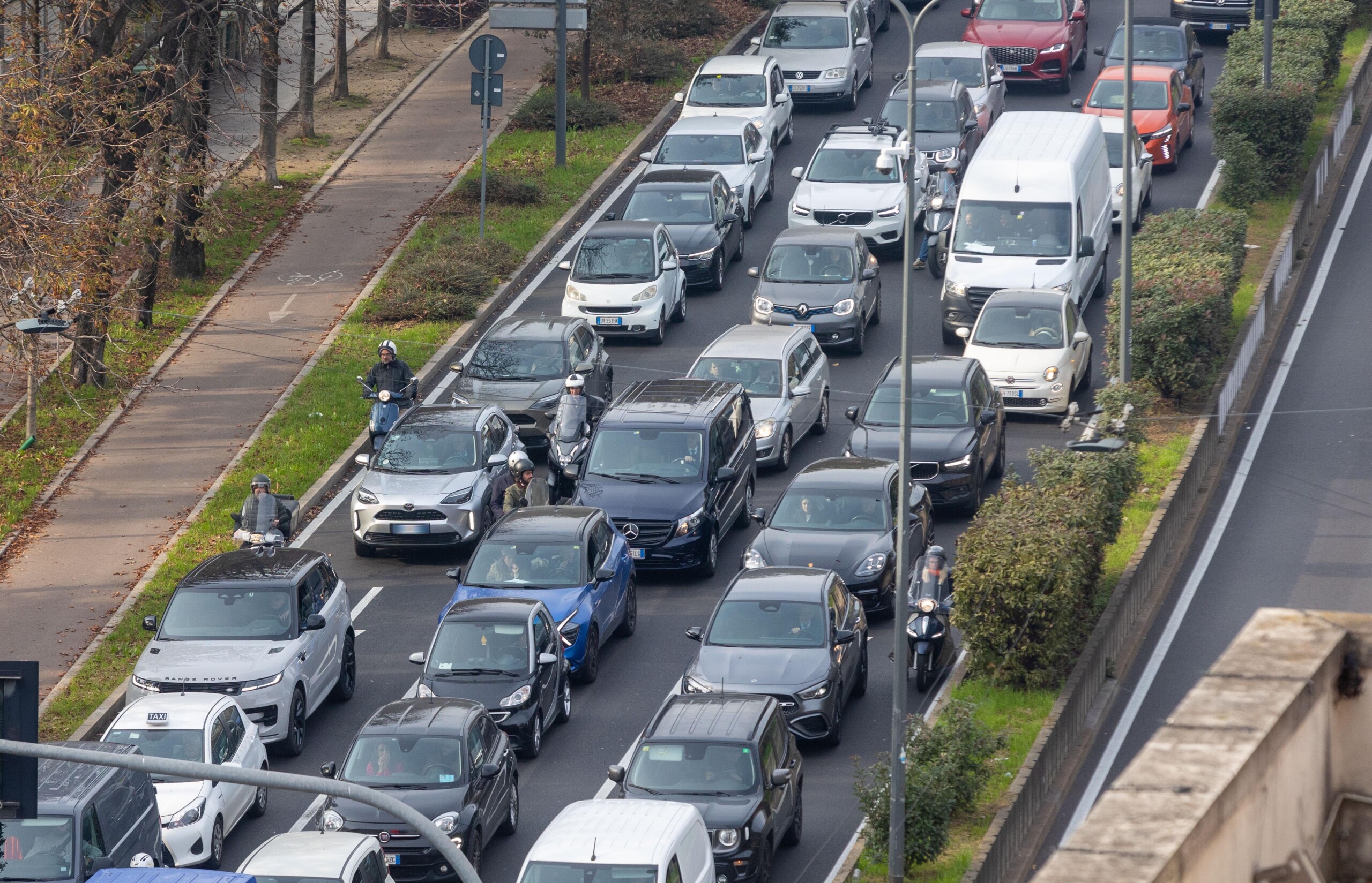 cars mit 132191 registrations in june 17 44 scaled
