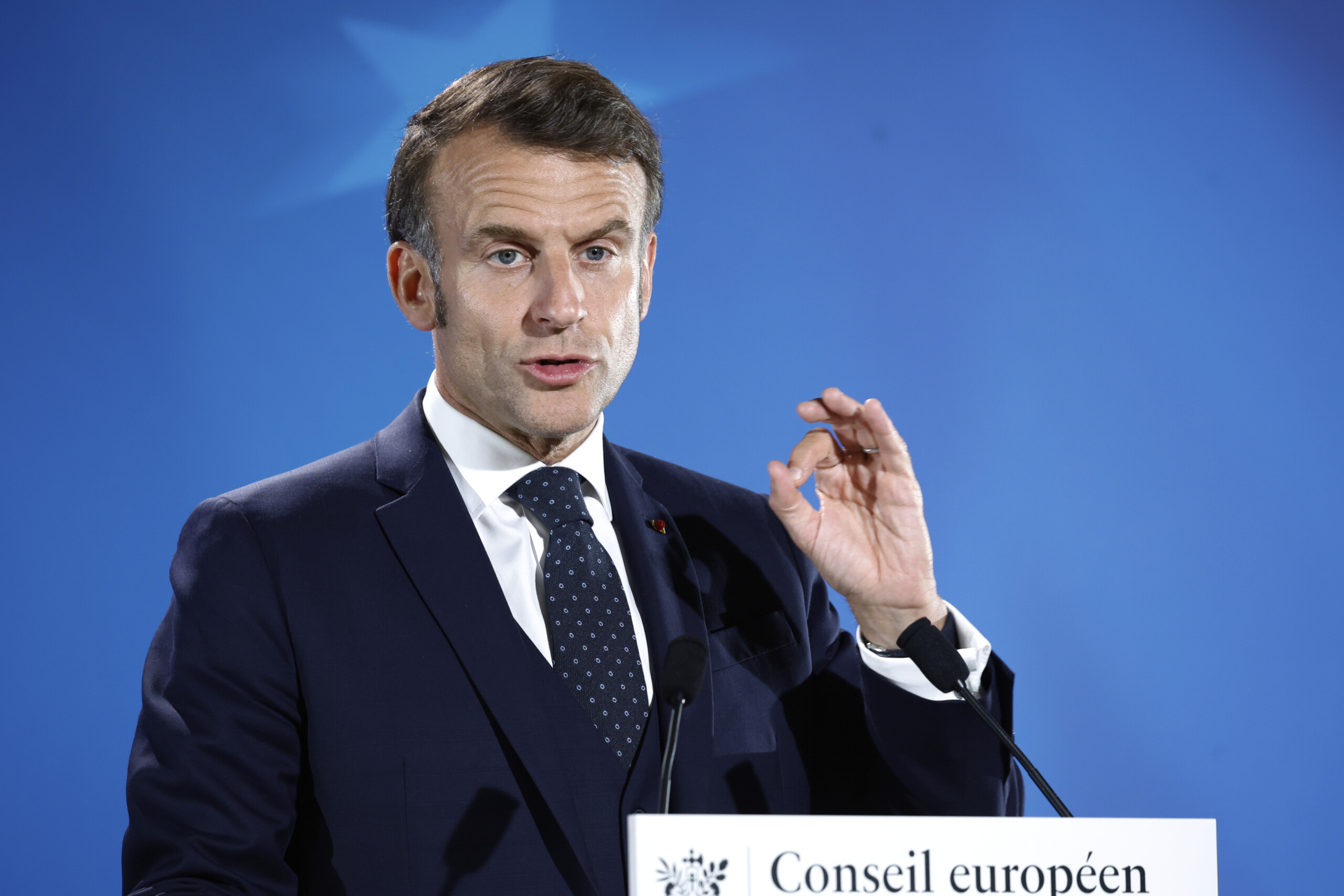 ukraine macron to putin ceasefire as soon as possible and negotiations scaled