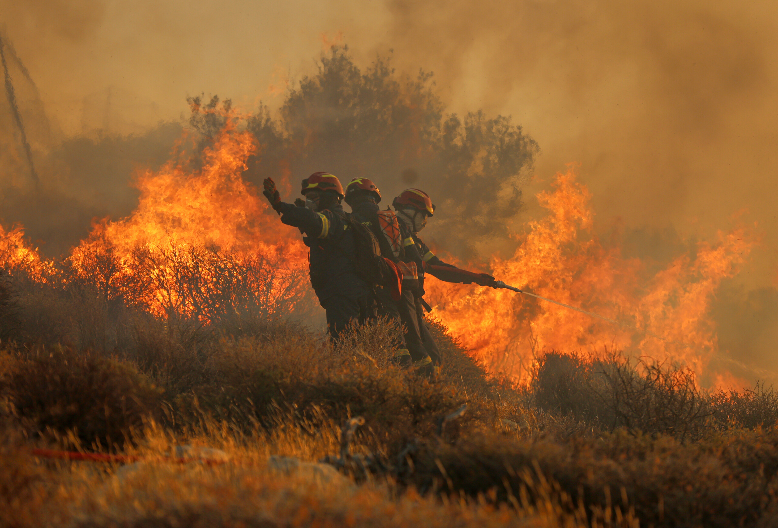 fire in crete 5000 tourists evacuated scaled