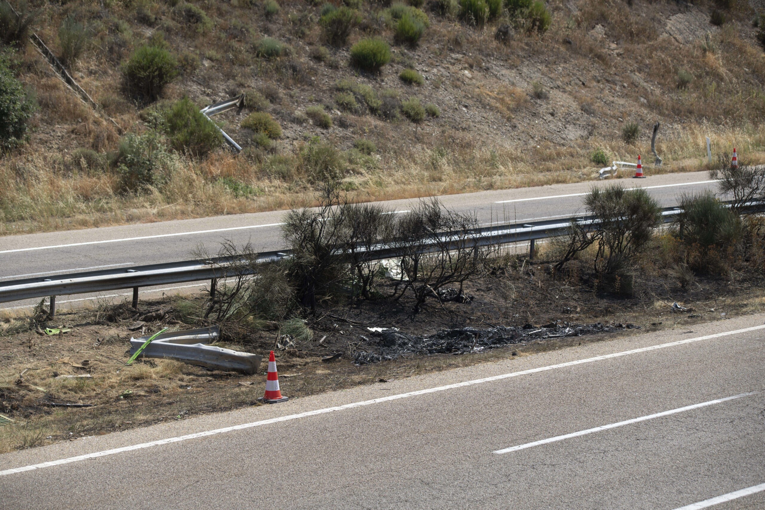 football spanish authorities diogo jota and andre silvas car destroyed both dead inside scaled