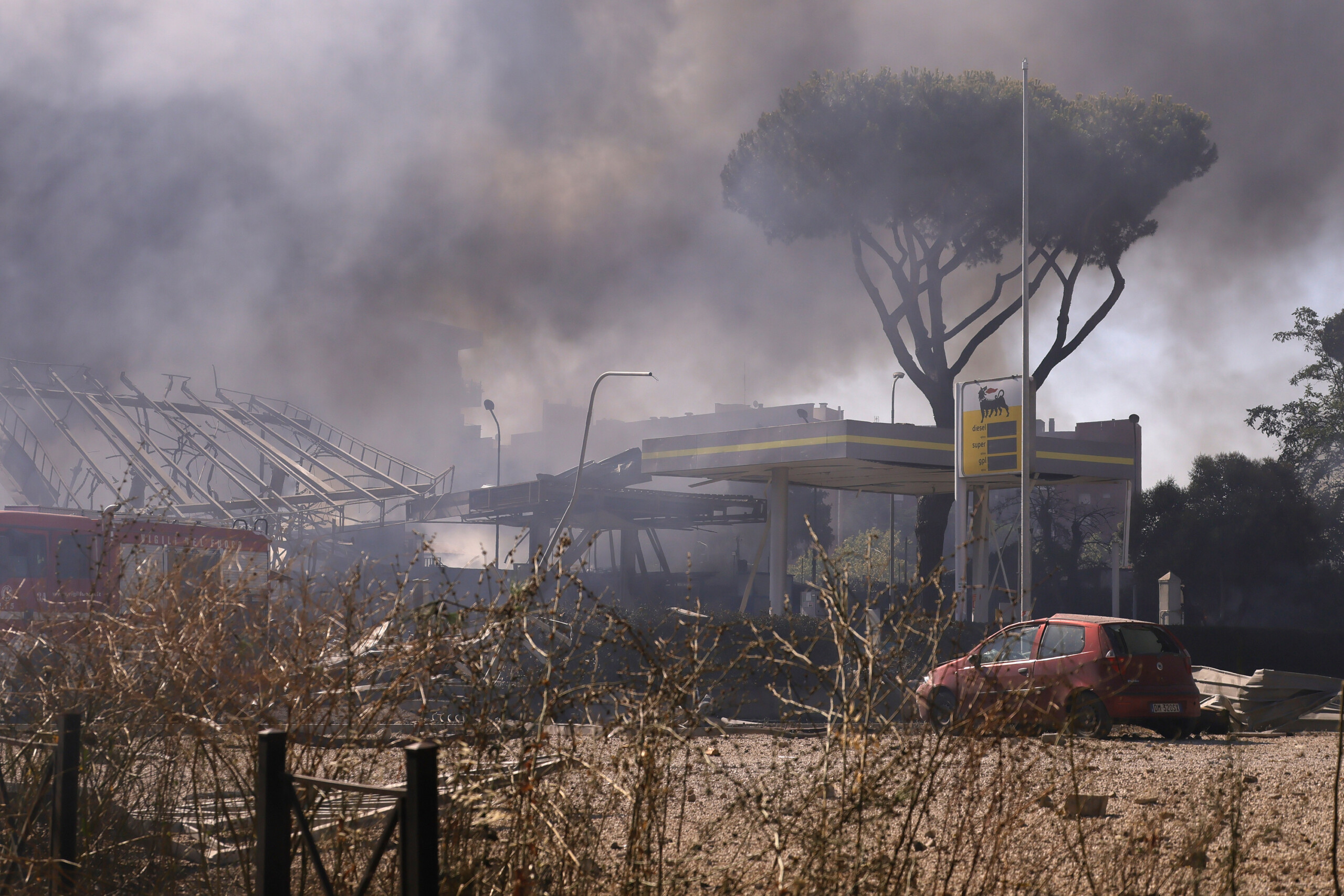 rome gas tanker explosion in prenestino over 20 injured scaled
