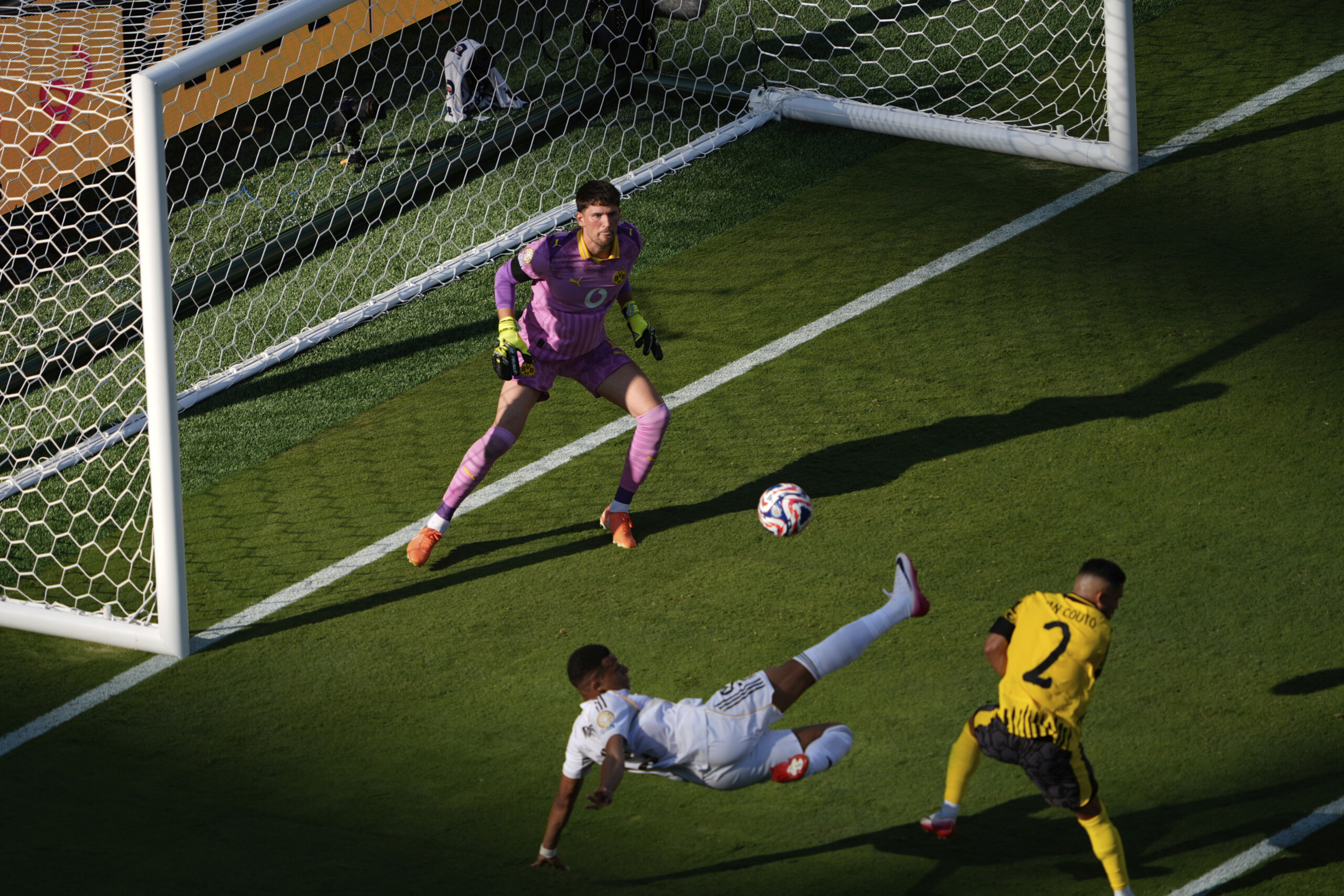 club world cup real madrid wins 3 2 against borussia and advances to the semi finals scaled