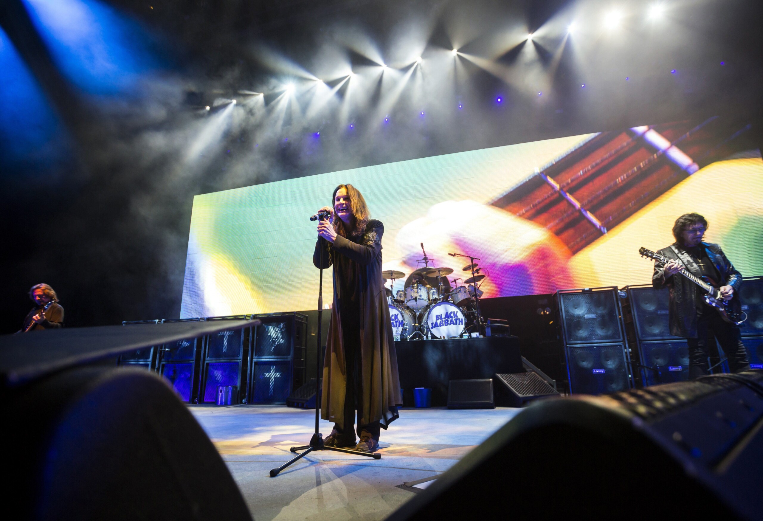 ozzy osbourne bids farewell to his audience of 40000 at his farewell concert scaled