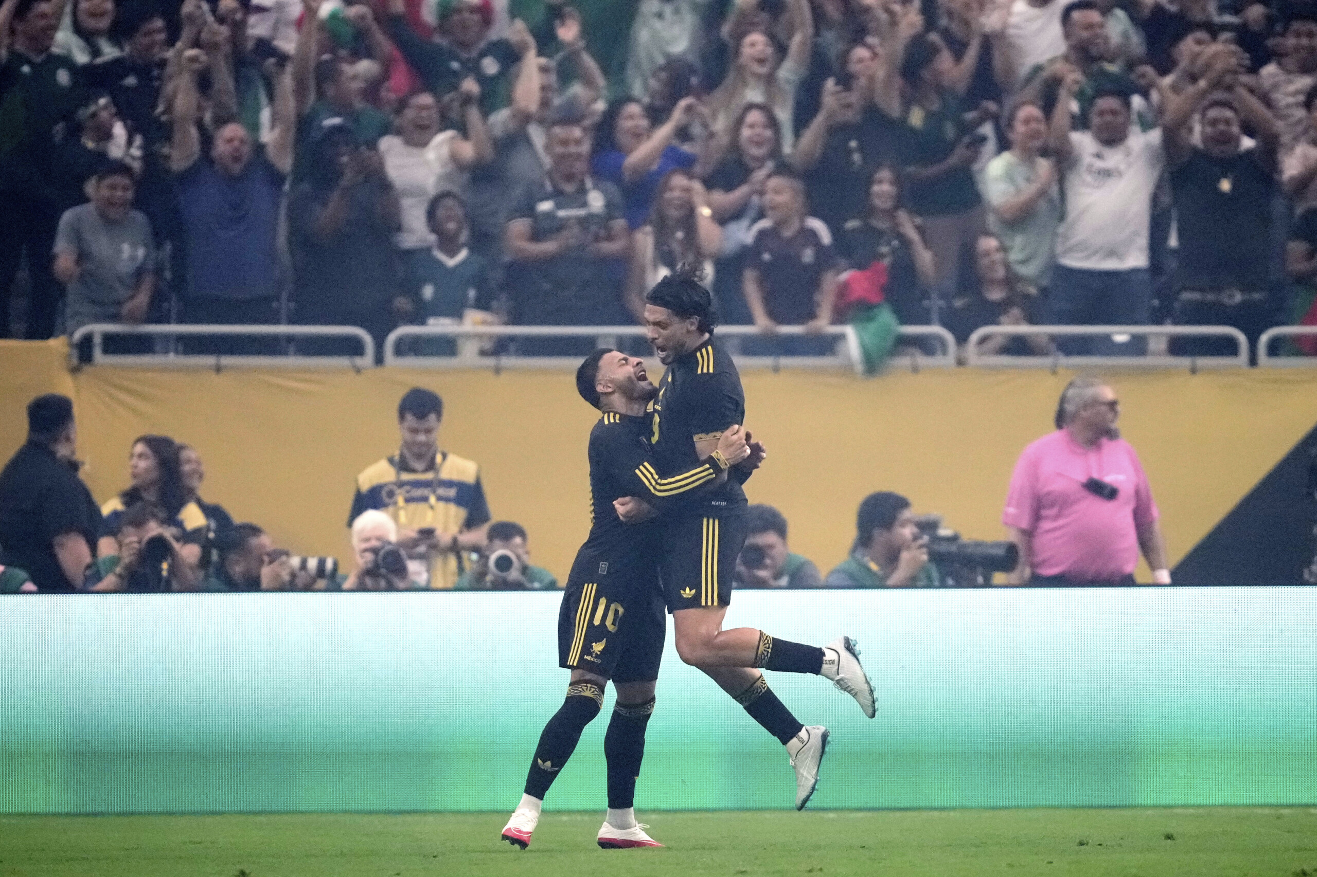 football mexico wins concacaf gold cup usa beaten 2 1 in final scaled