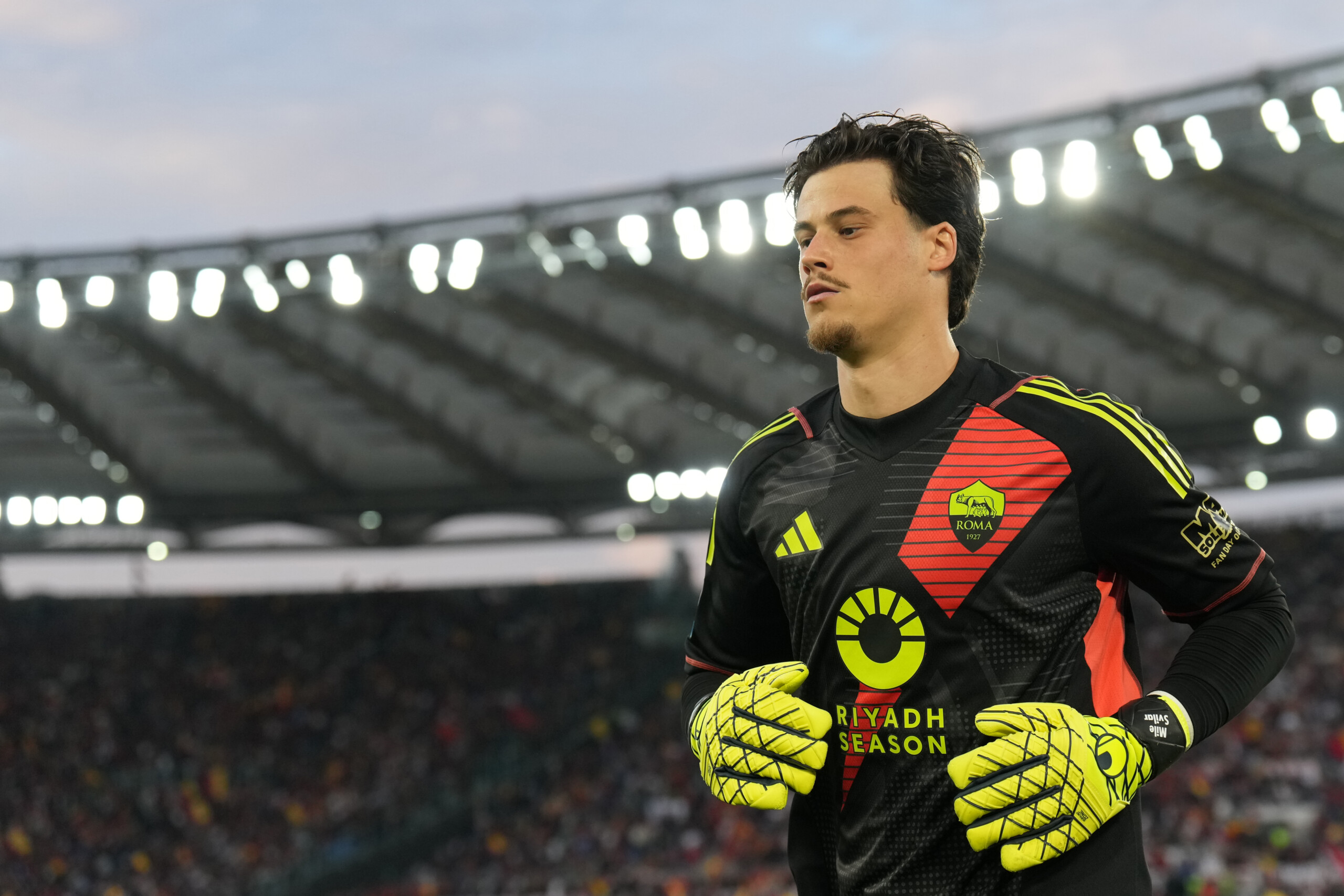 football roma officially renew svilars contract until 2030 scaled