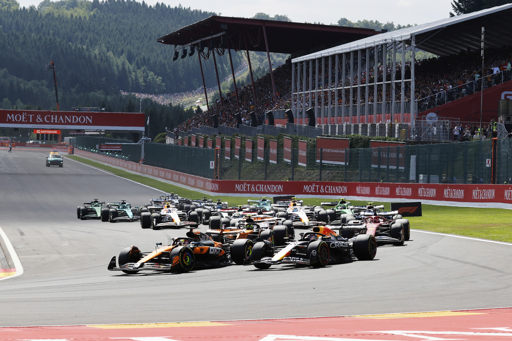f1 belgian grand prix red flag for rain start suspended