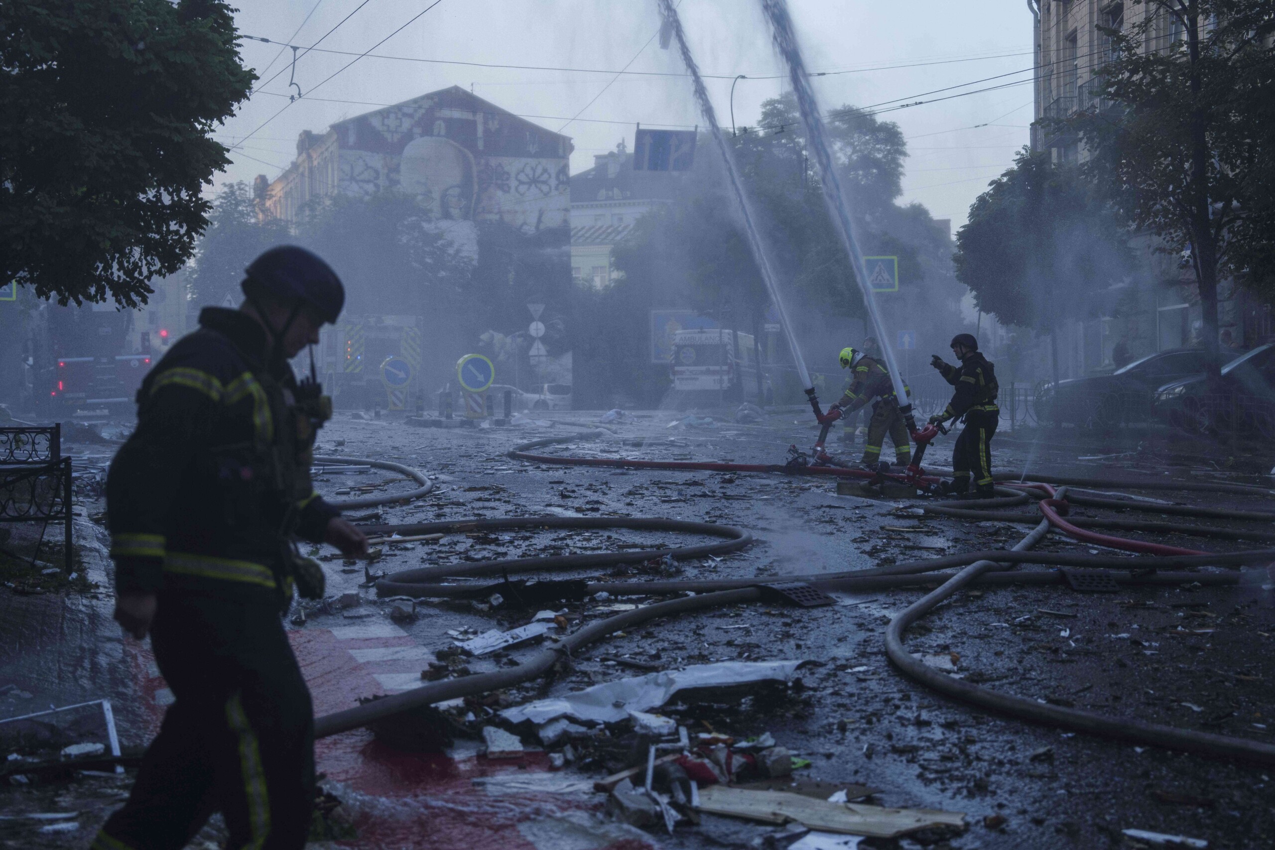 ukraine more attacks on kiev 5 injured including a 2 year old girl scaled