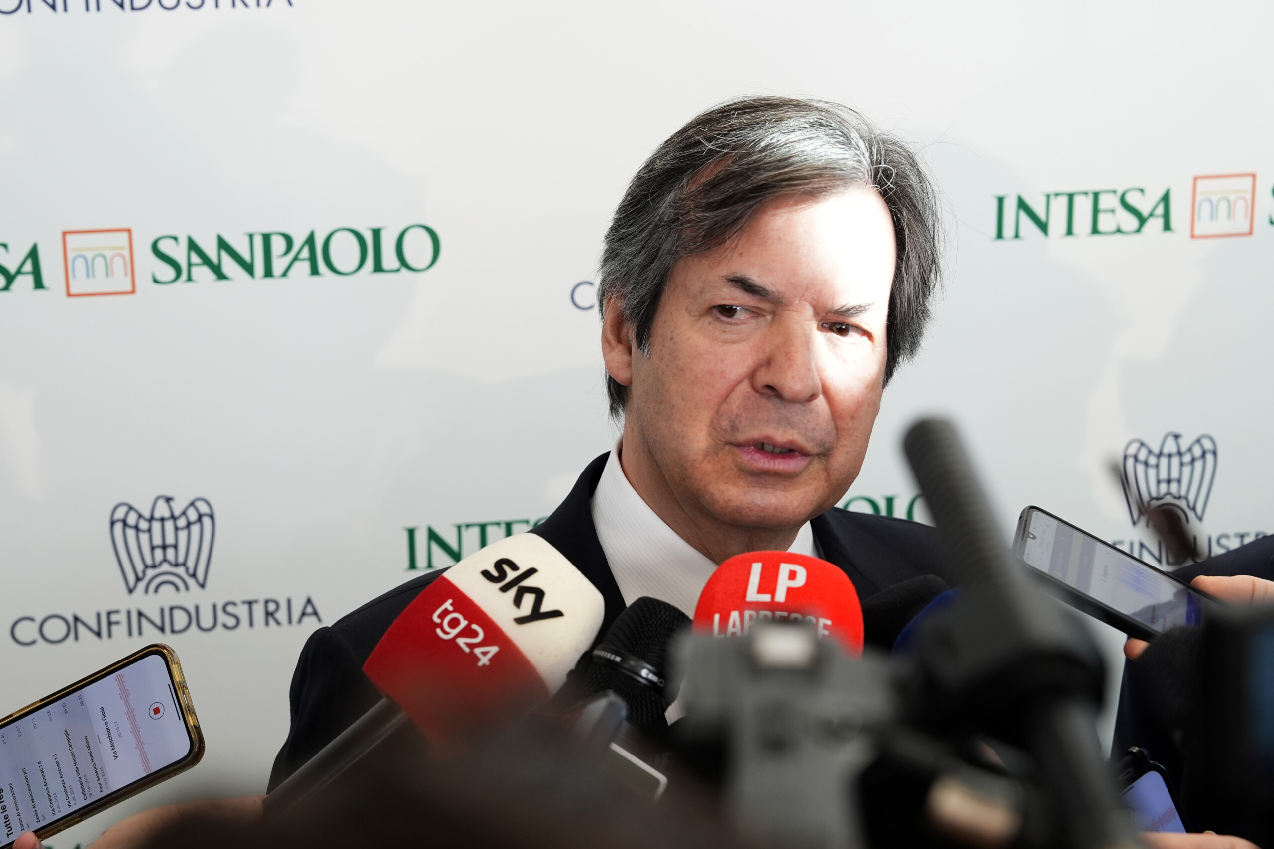 intesa sanpaolo net profit rises to e5 2 billion in h1 2025 9 4 scaled