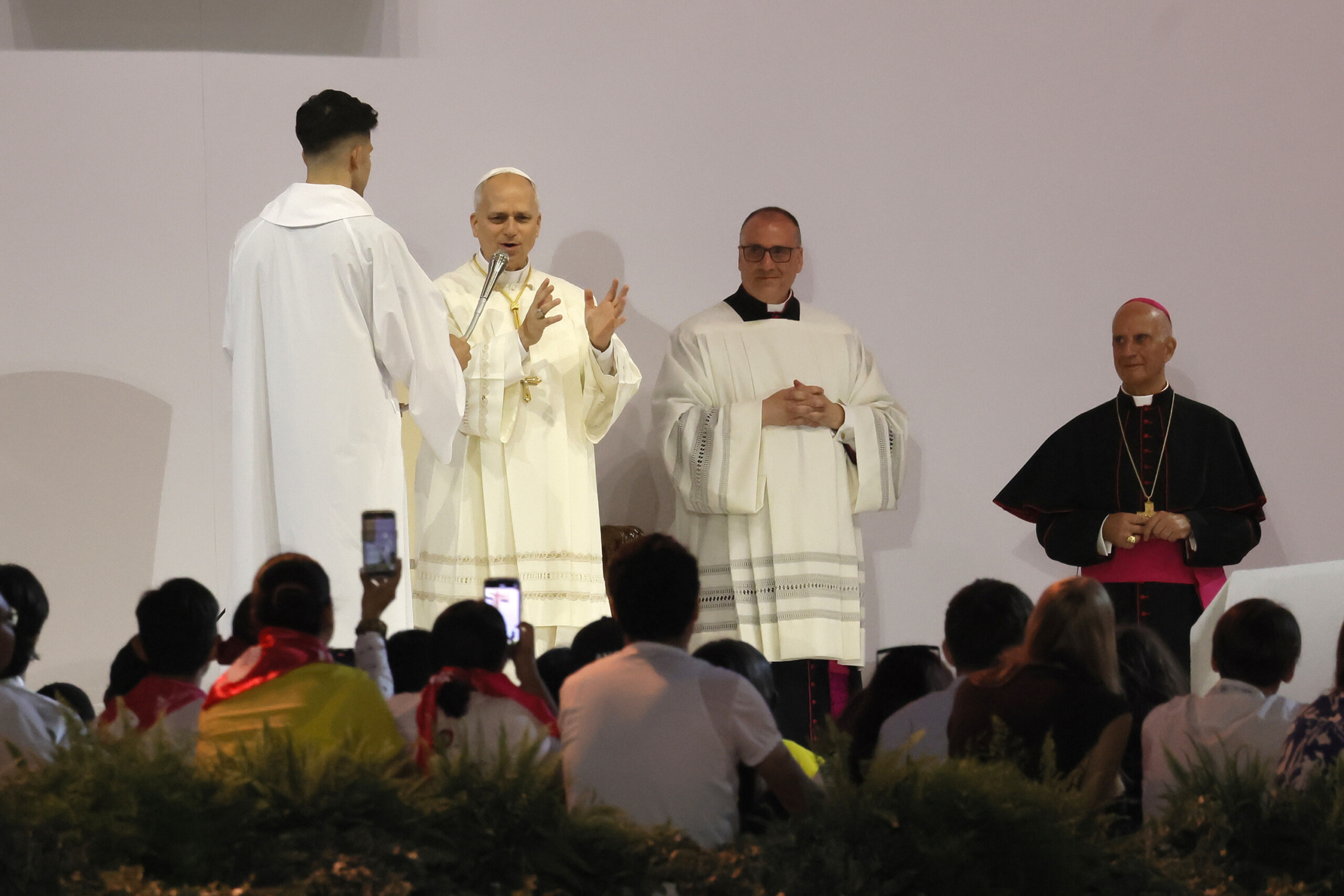 youth jubilee popes mass begins in tor vergata scaled
