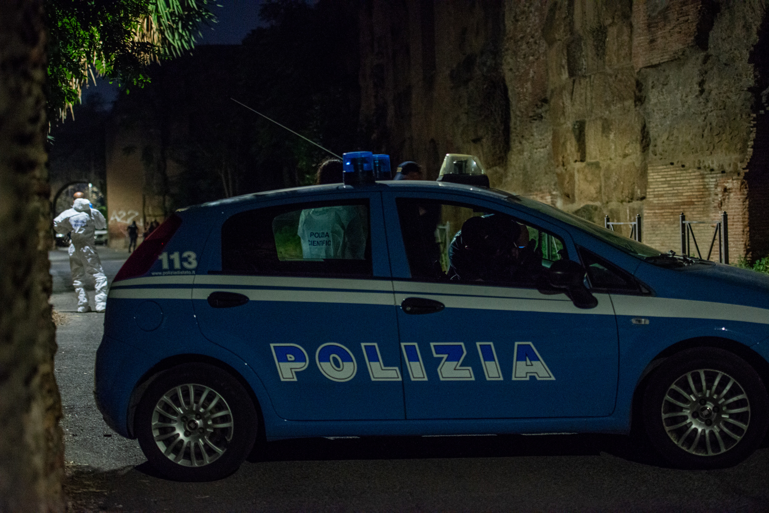 brindisi deputy head of the mobile squad commits suicide at police headquarters