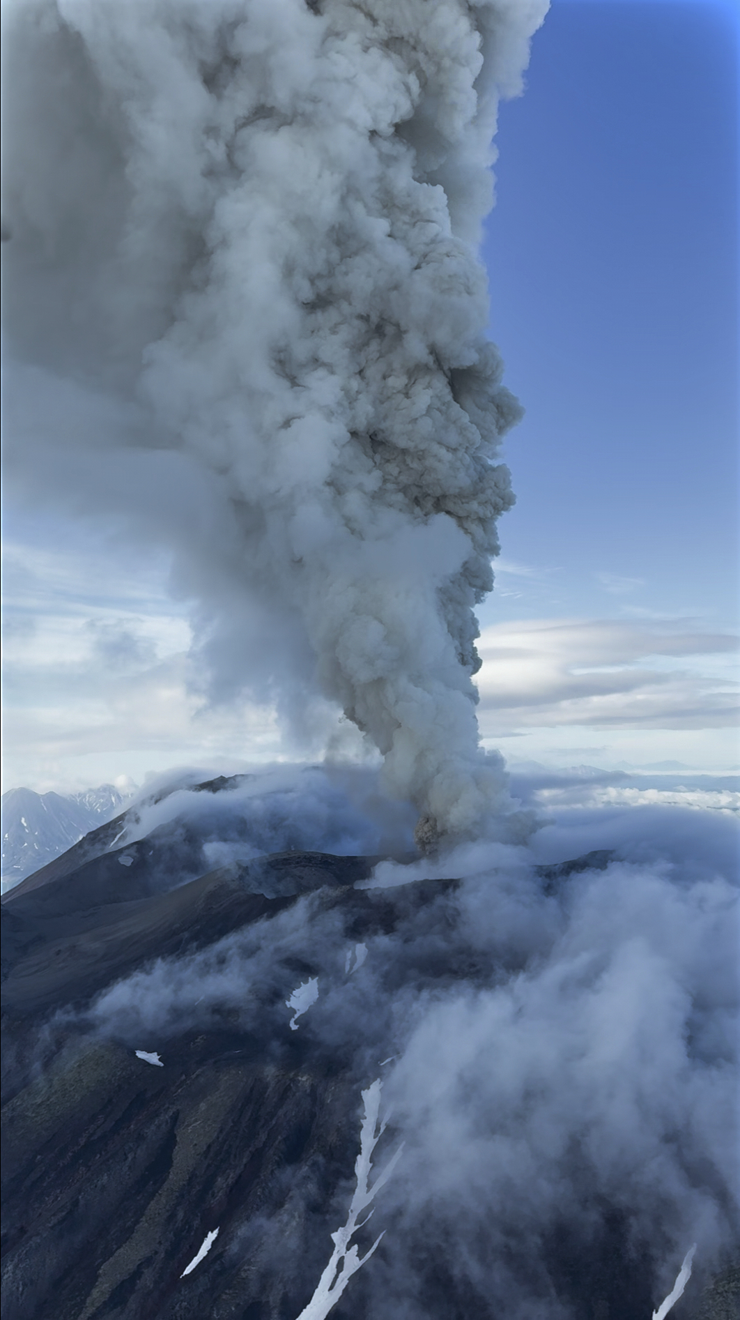 russia krasheninnikov volcano erupts first time in hundreds of years