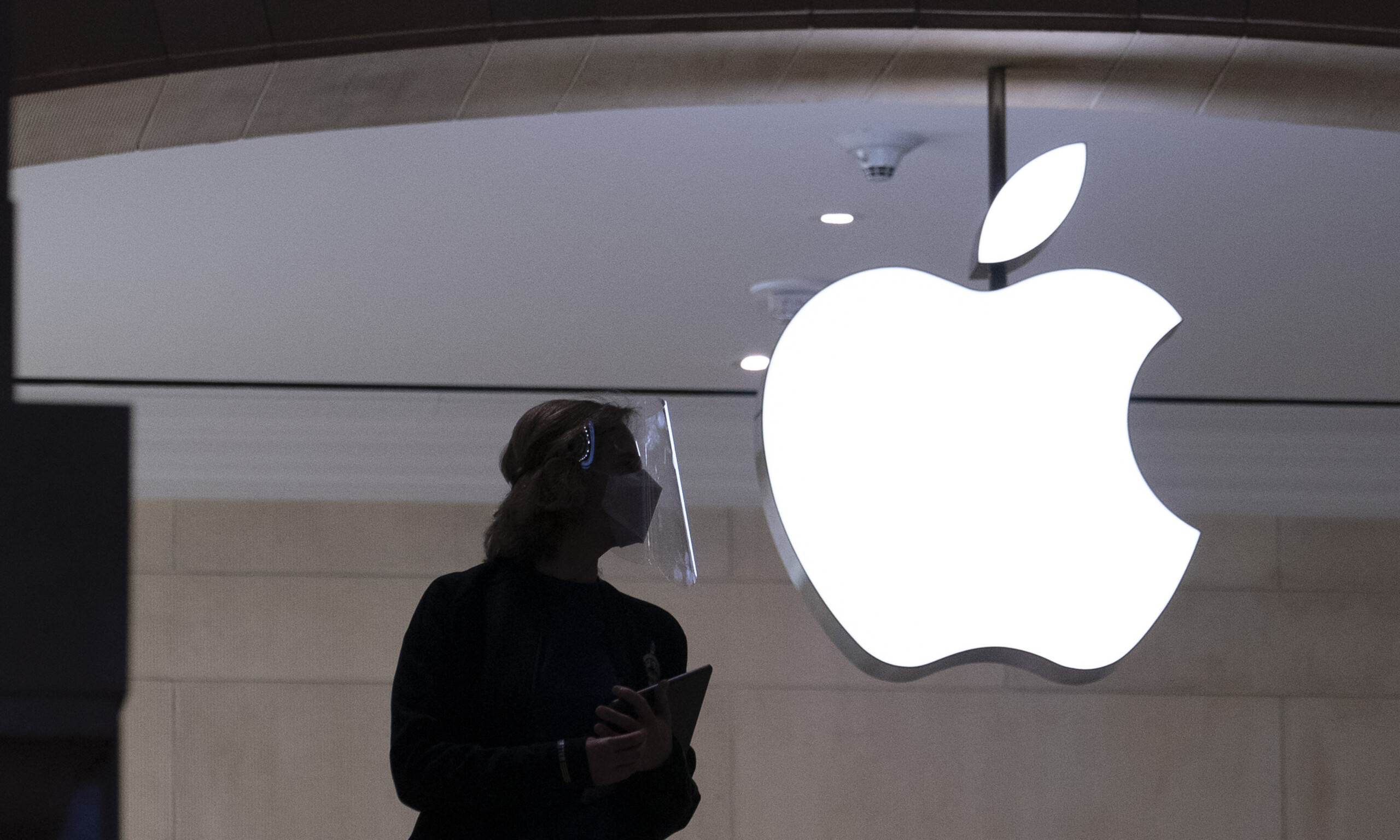 usa media apple to announce 100 billion investment scaled