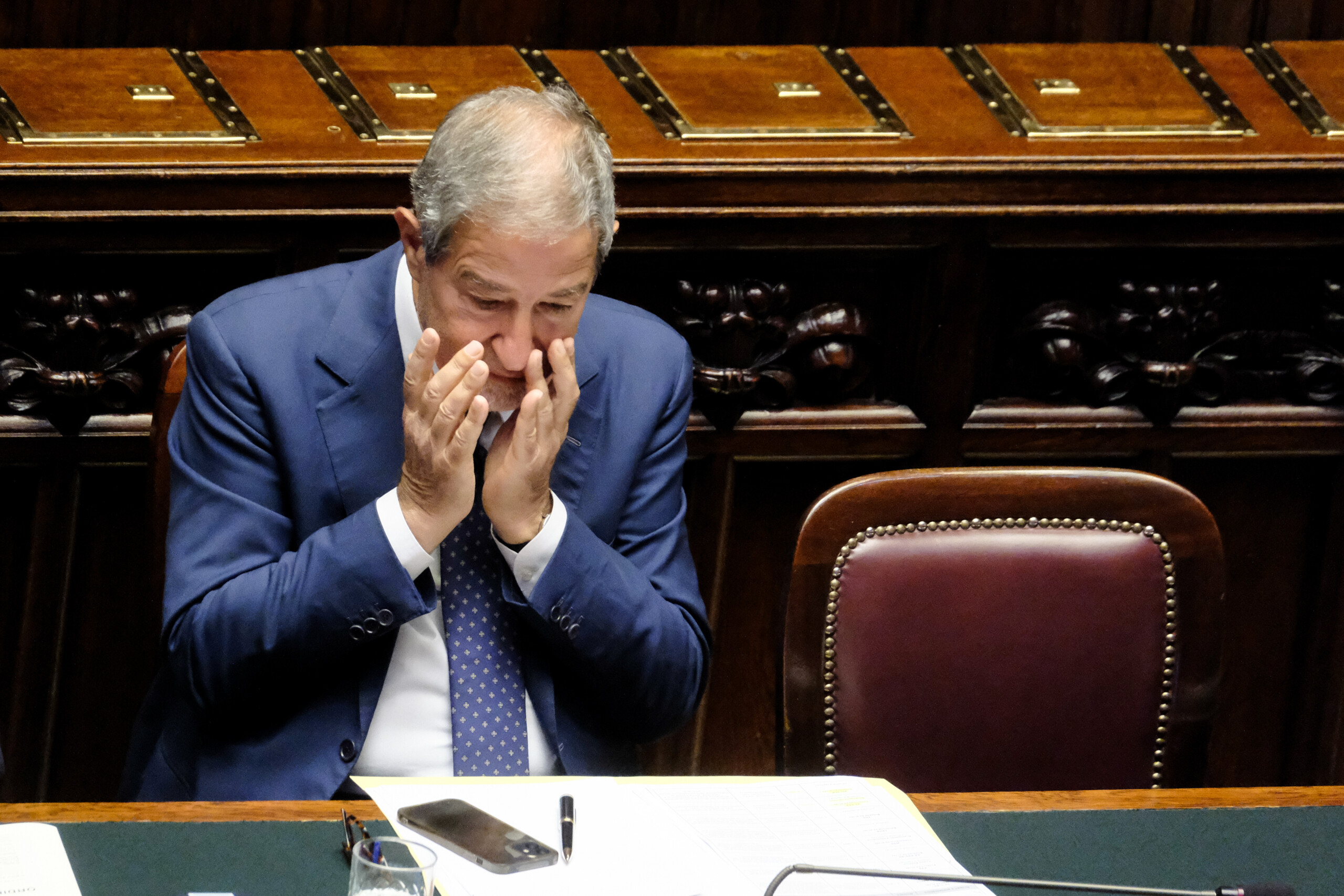 fires musumeci declares state of national mobilisation for vesuvius scaled