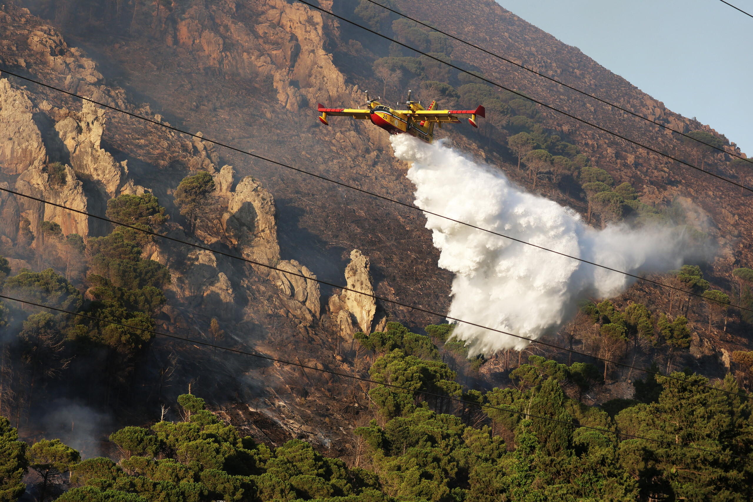 fires flames still burning on vesuvius 12 teams and 6 canadair aircraft at work scaled